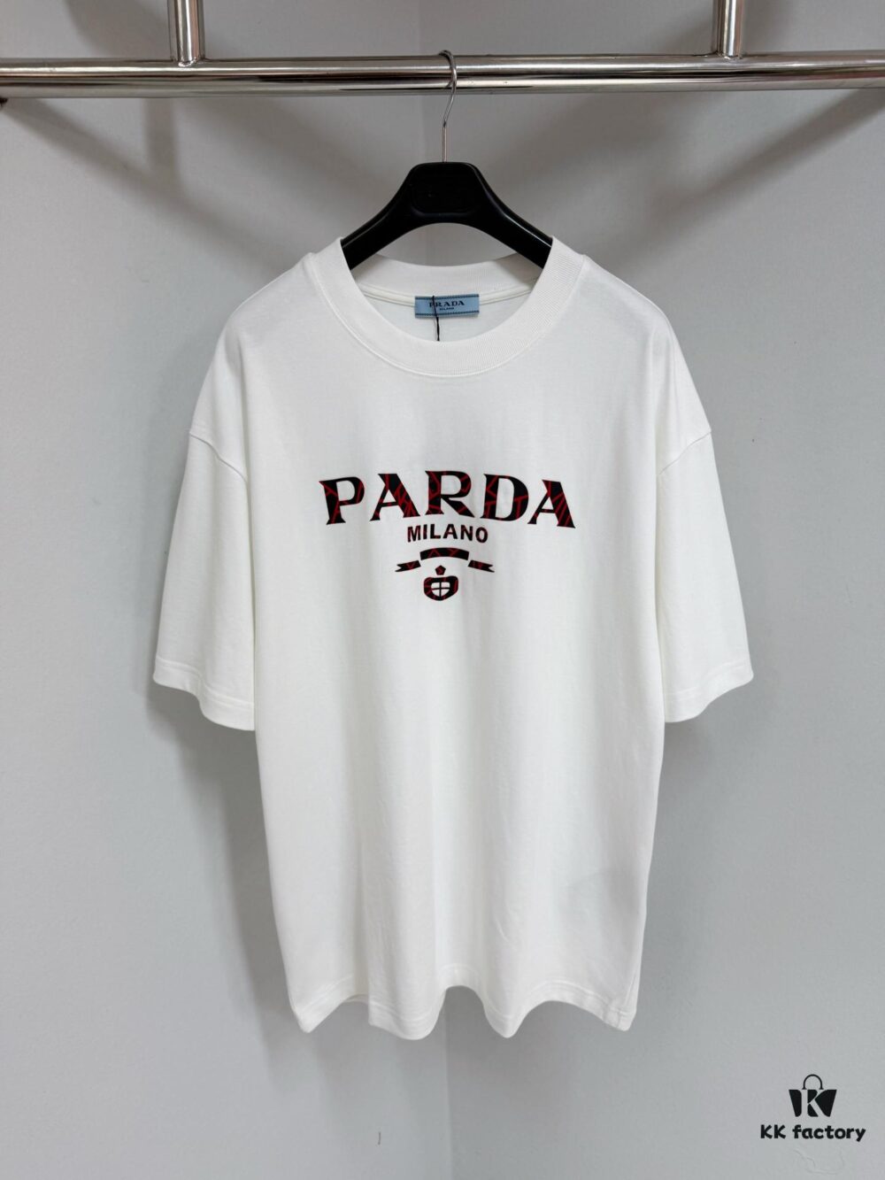 PRADA 25SS Letter Short-Sleeve T-Shirt, Made from 300g 100% Cotton Fabric with Washed Finish for Enhanced Softness and Comfort, Skin-Friendly, Breathable, and Anti-Pilling