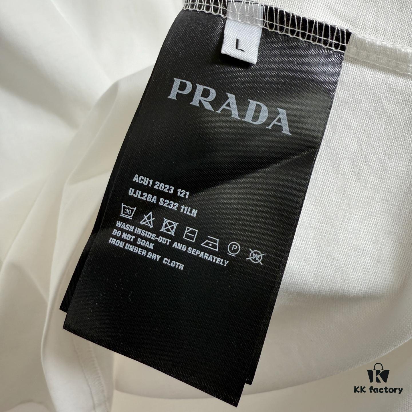 PRADA 25SS Letter Short-Sleeve T-Shirt, Made from 300g 100% Cotton Fabric with Washed Finish for Enhanced Softness and Comfort, Skin-Friendly, Breathable, and Anti-Pilling