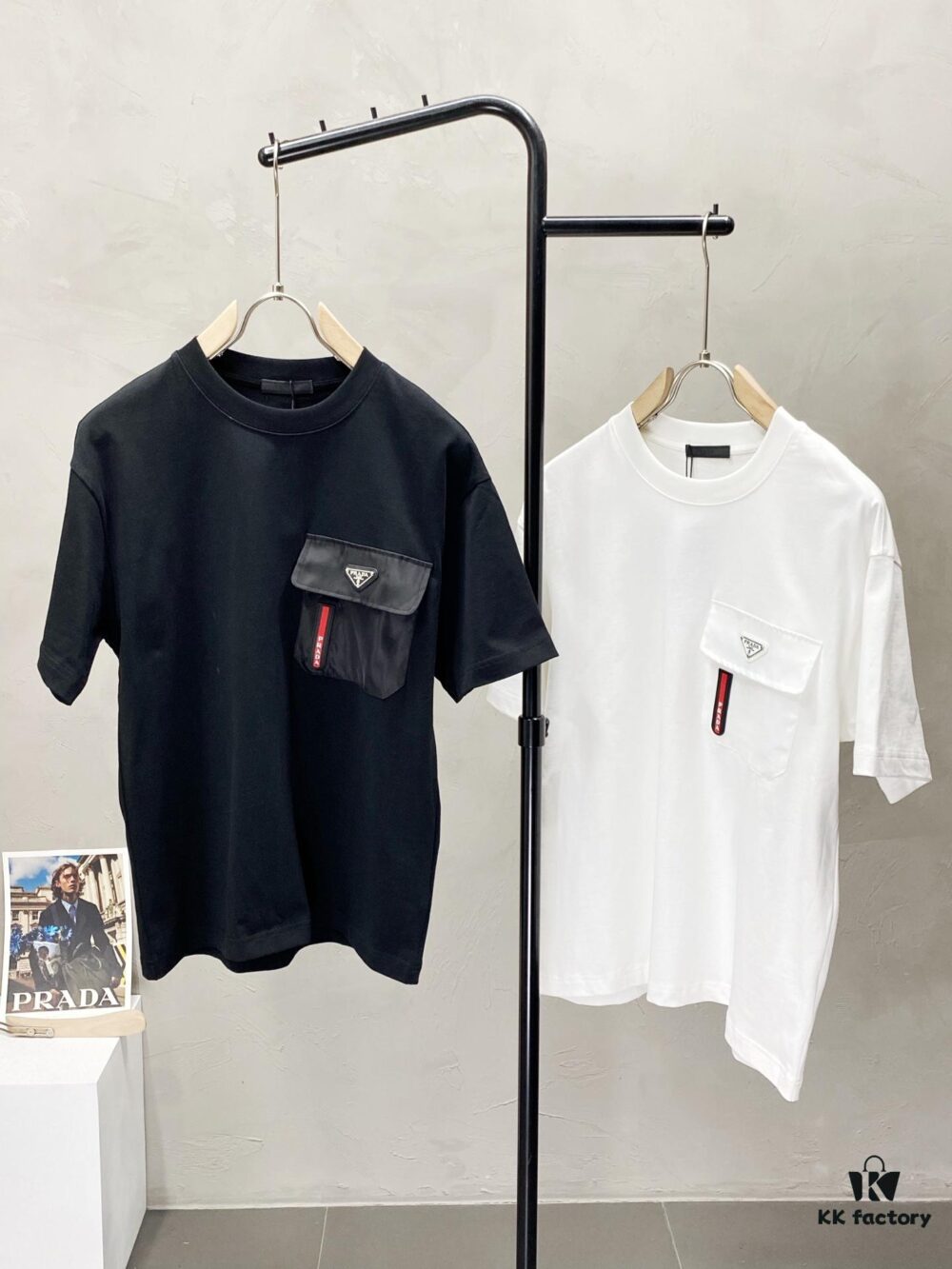 Prada Men's Casual Short-Sleeve T-Shirt, Exclusive New Arrival, Original Order, High-End Custom, Premium Quality, Fashionable and Versatile Bestseller