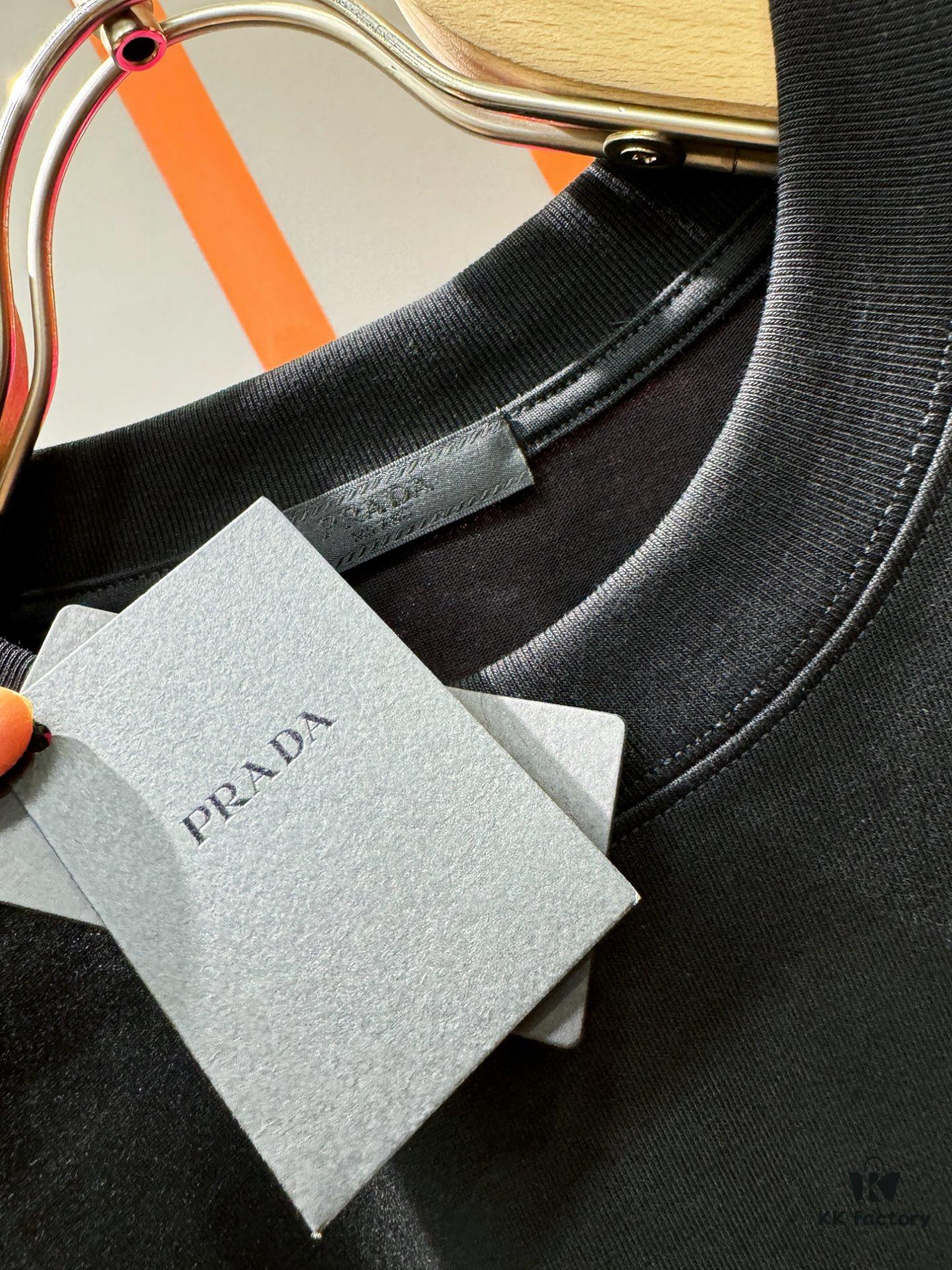 PRADA 2025 Spring/Summer New Short Sleeve T-Shirt! Runway-Inspired Fashion Casual Tee with Signature Logo Design! Premium 260g 100% Cotton Fabric, Soft and Skin-Friendly Texture, Exceptional Comfort and Breathability. A Gender-Neutral Unisex Style for Couples, Redefining Contemporary Fashion Elegance. Distinguished from Market Versions  ️ High-End Collection!