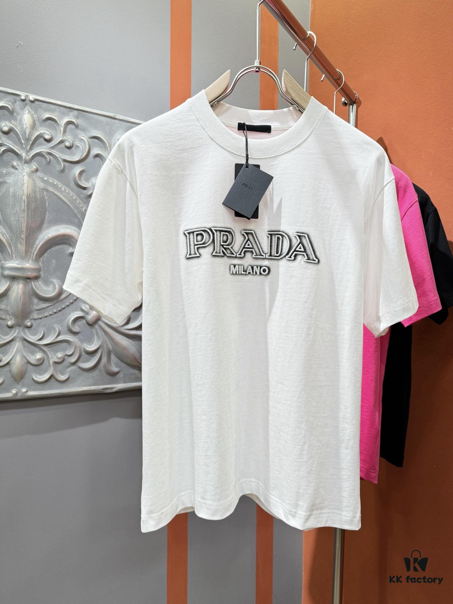 PRADA 2025 Spring/Summer New Arrival Short Sleeve T-Shirt! Runway-Inspired Fashion Casual Tee with Signature Logo Design! Premium 260g 100% Cotton Fabric, Soft and Skin-Friendly Texture, Exceptional Comfort and Breathability – Truly Irresistible in Person! Gender-Neutral Unisex Style for Couples, Redefining Contemporary Fashion Elegance! Distinguished from Standard Market Versions  ️ High-End Collection!