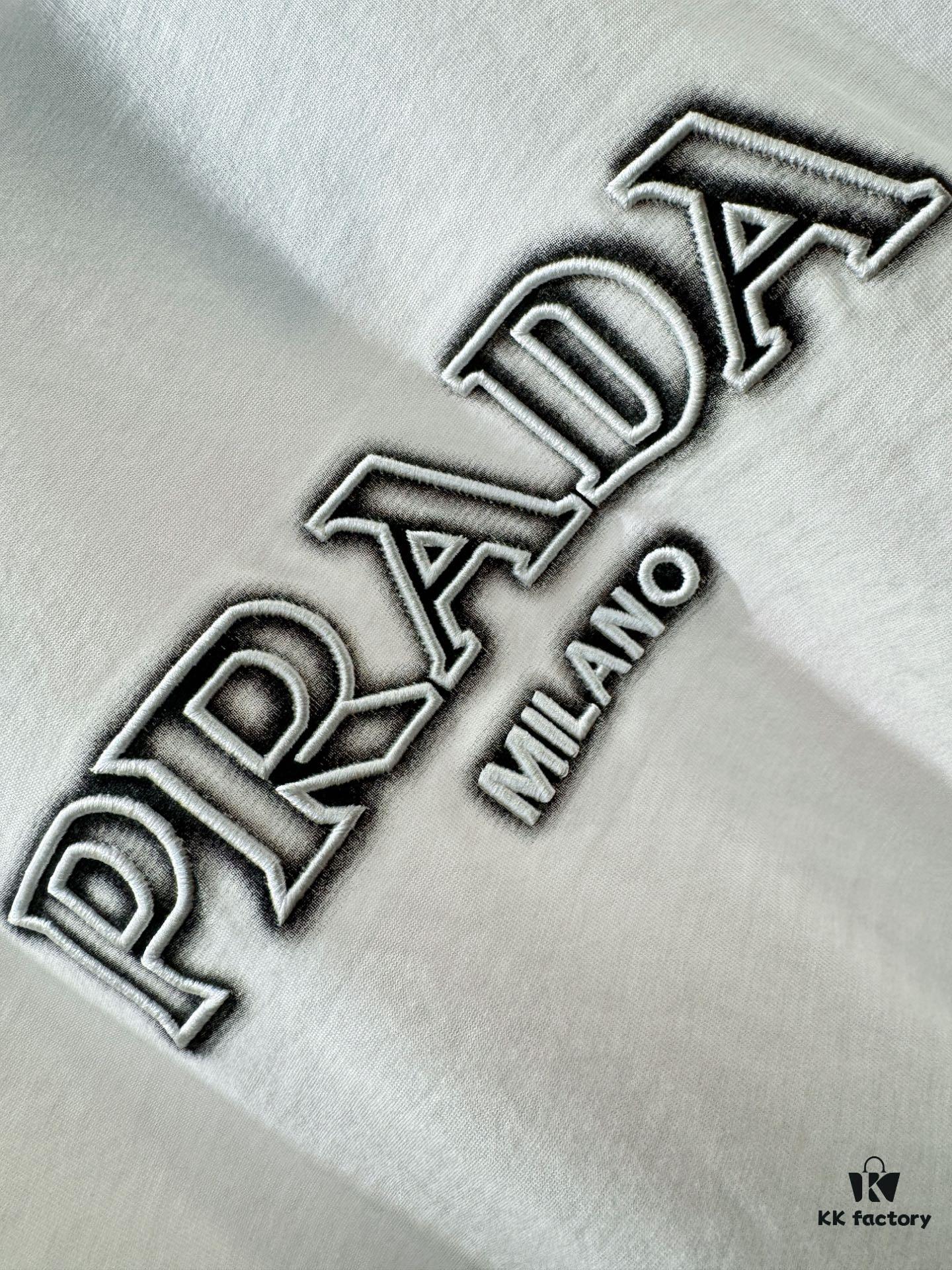 PRADA 2025 Spring/Summer New Arrival Short Sleeve T-Shirt! Runway-Inspired Fashion Casual Tee with Signature Logo Design! Premium 260g 100% Cotton Fabric, Soft and Skin-Friendly Texture, Exceptional Comfort and Breathability – Truly Irresistible in Person! Gender-Neutral Unisex Style for Couples, Redefining Contemporary Fashion Elegance! Distinguished from Standard Market Versions  ️ High-End Collection!