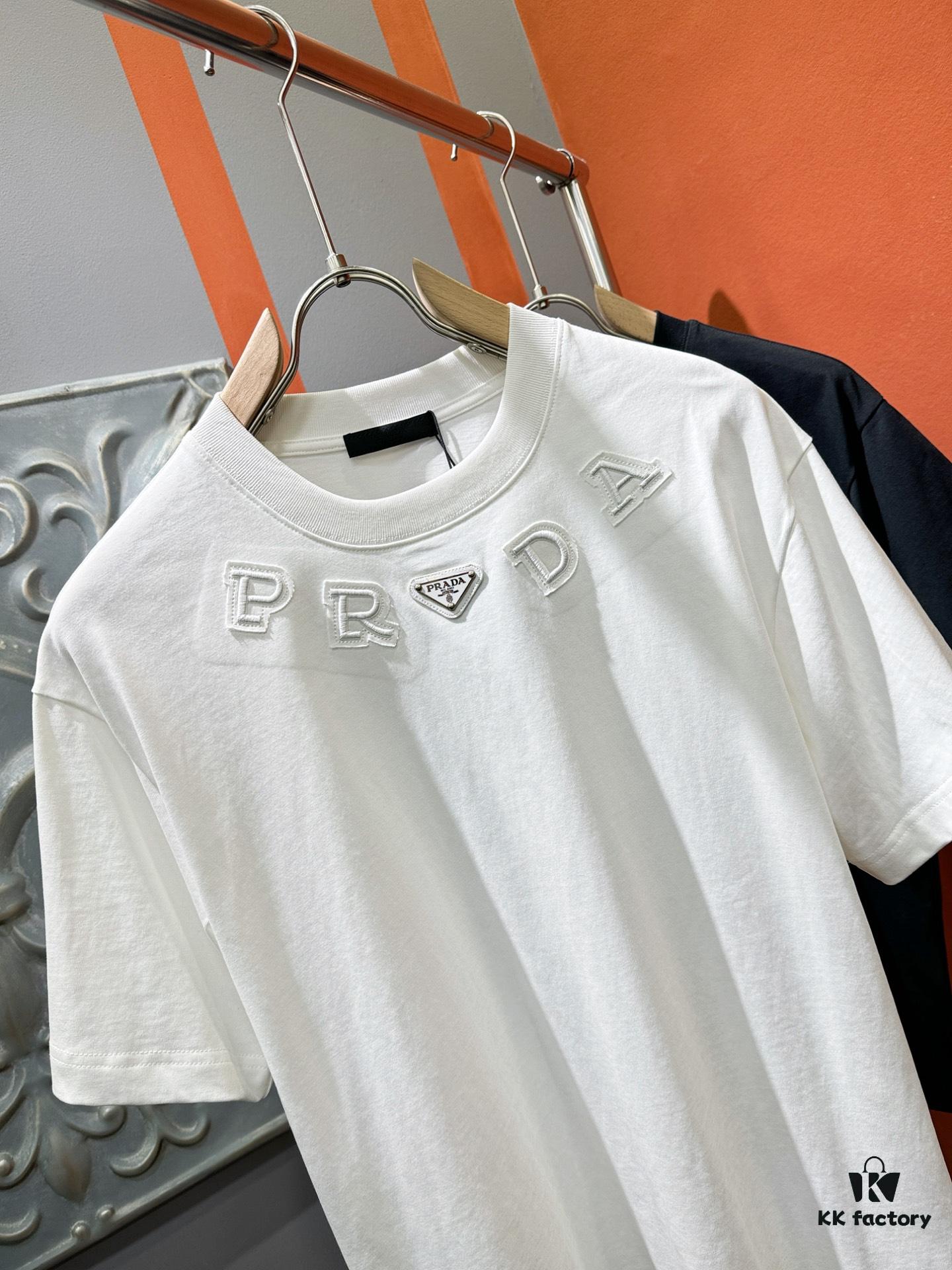 PRADA 2025 Spring/Summer New Short Sleeve T-Shirt! Runway Design Fashion Casual Tee with Signature Logo – Soft 100% Cotton, Unisex Loose Fit