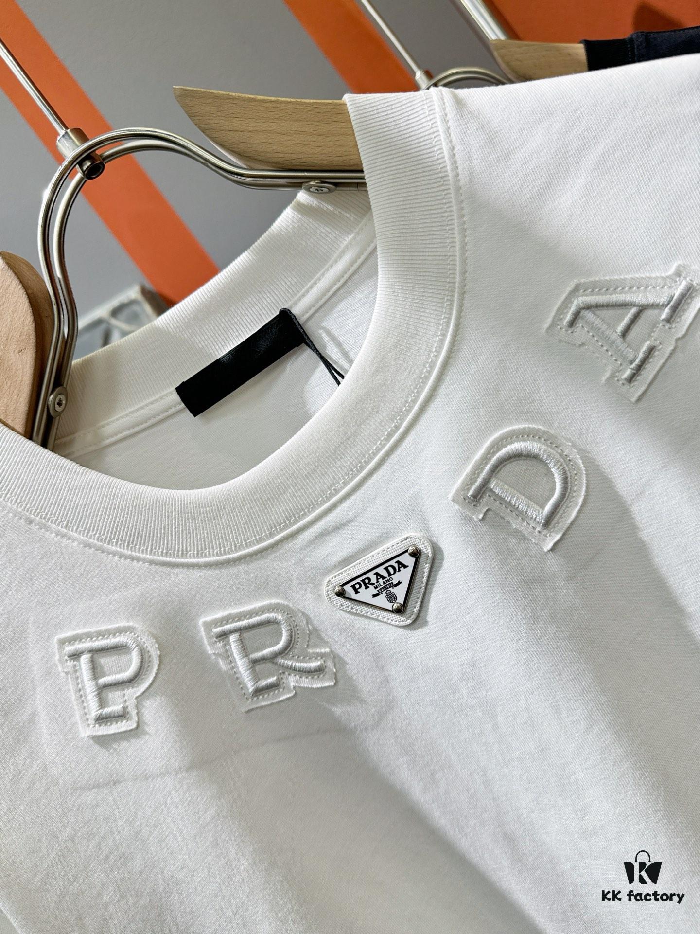 PRADA 2025 Spring/Summer New Short Sleeve T-Shirt! Runway Design Fashion Casual Tee with Signature Logo – Soft 100% Cotton, Unisex Loose Fit