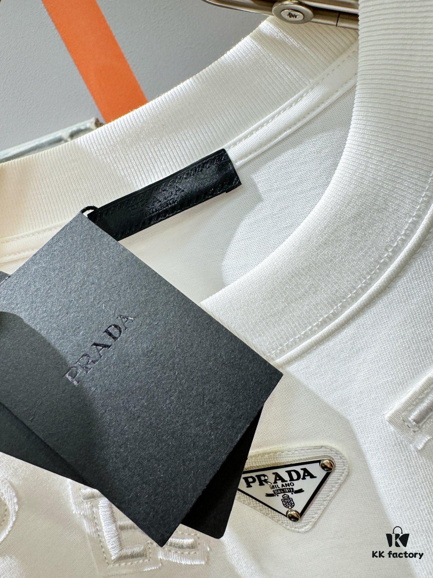 PRADA 2025 Spring/Summer New Short Sleeve T-Shirt! Runway Design Fashion Casual Tee with Signature Logo – Soft 100% Cotton, Unisex Loose Fit