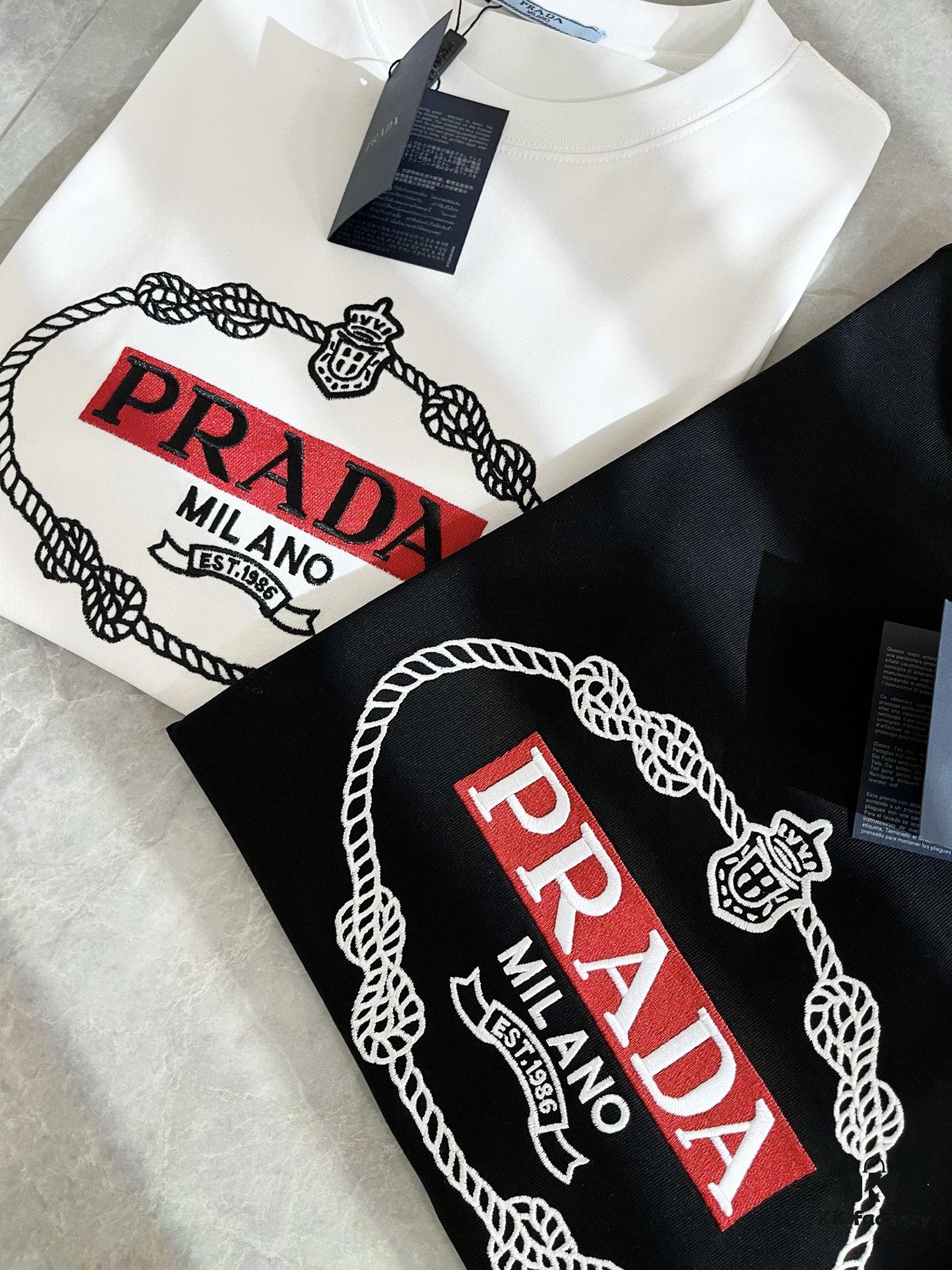 PRADA 2025 Spring/Summer New Unisex Short-Sleeve T-Shirt, Exclusive Online Launch