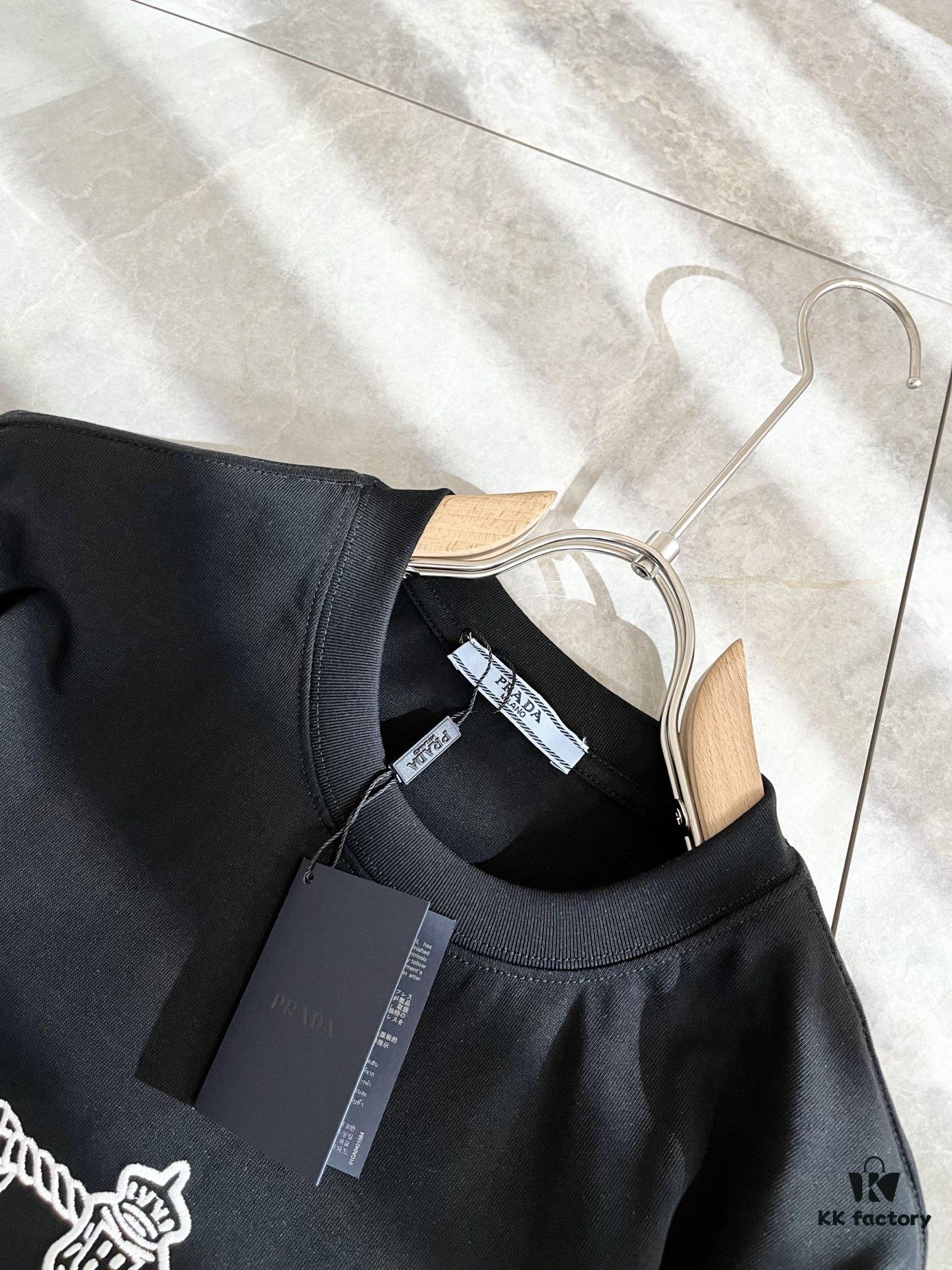 PRADA 2025 Spring/Summer New Unisex Short-Sleeve T-Shirt, Exclusive Online Launch