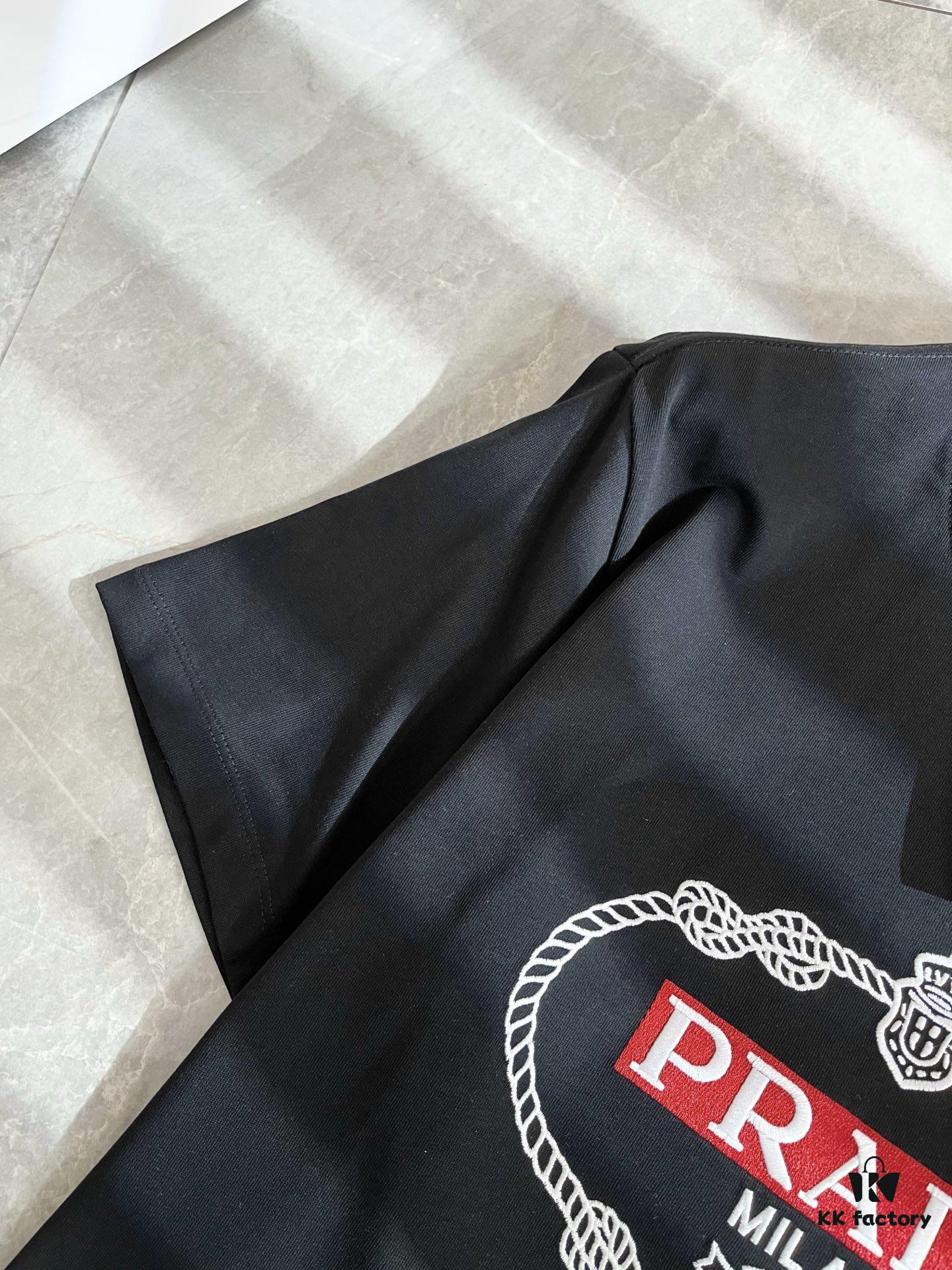 PRADA 2025 Spring/Summer New Unisex Short-Sleeve T-Shirt, Exclusive Online Launch