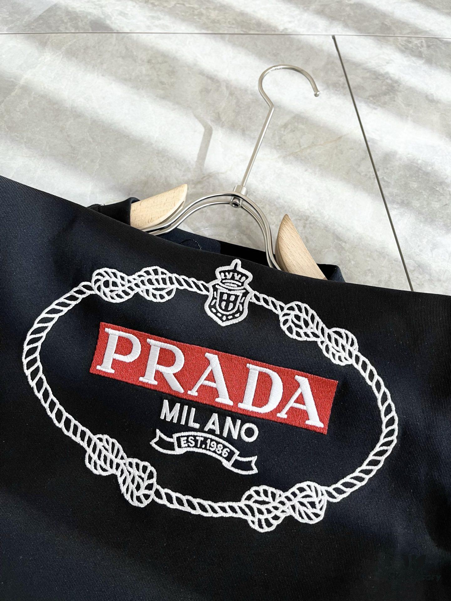 PRADA 2025 Spring/Summer New Unisex Short-Sleeve T-Shirt, Exclusive Online Launch