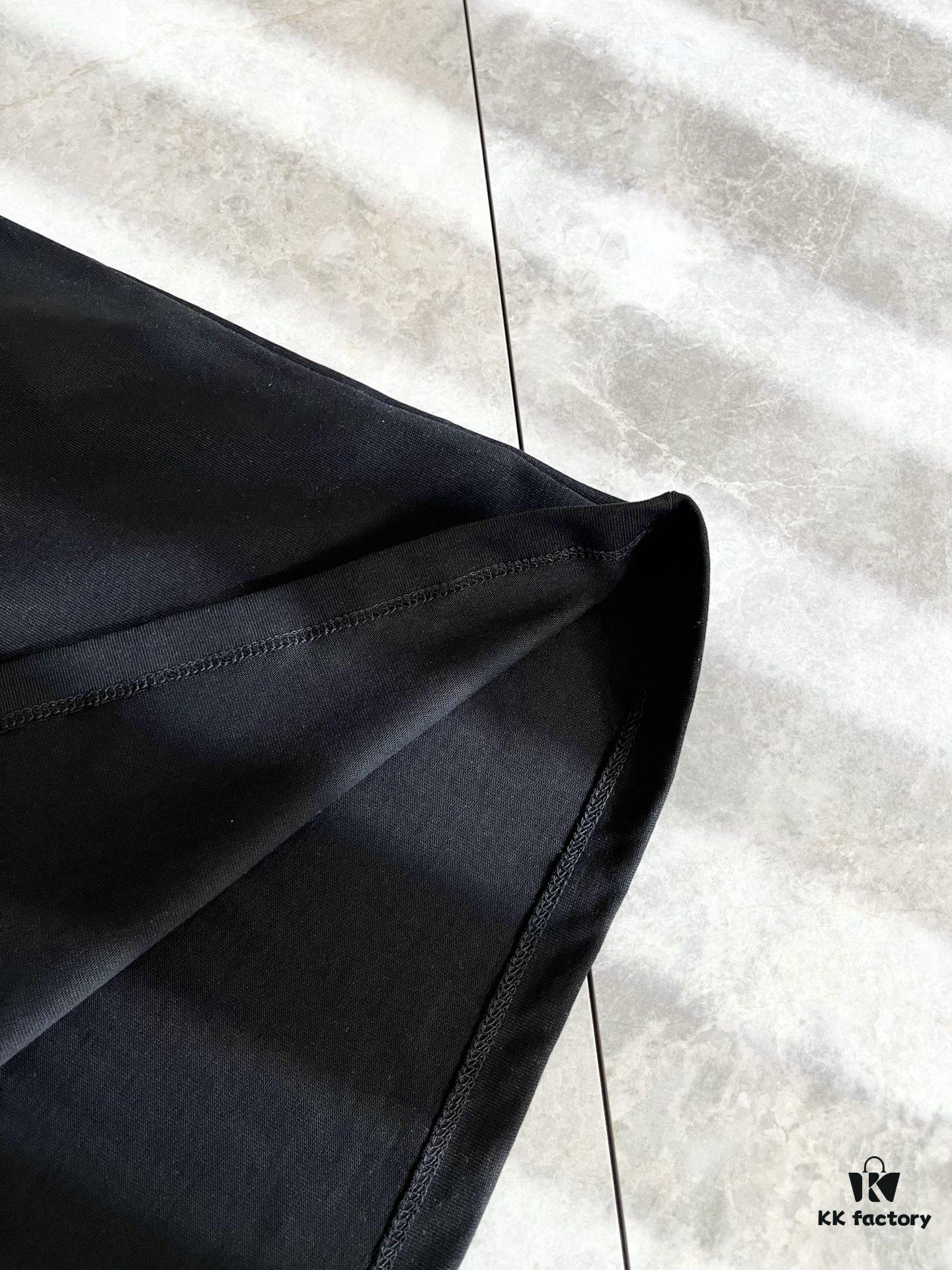 PRADA 2025 Spring/Summer New Unisex Short-Sleeve T-Shirt, Exclusive Online Launch