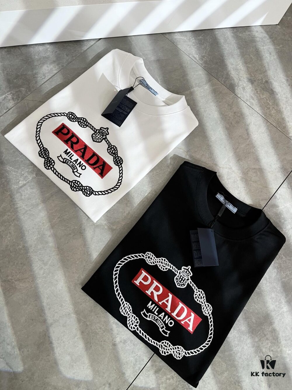 PRADA 2025 Spring/Summer New Unisex Short Sleeve T-Shirt, Exclusive Launch – Classic and Fashionable Design with Signature Logo Embroidery, Made from 100% Imported Pure Cotton