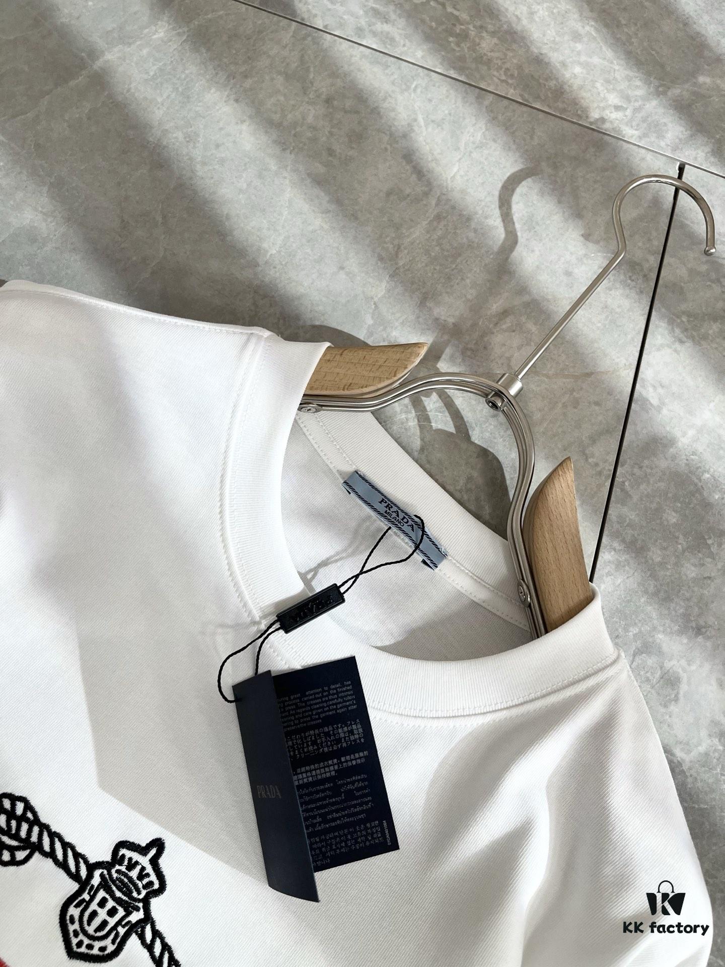 PRADA 2025 Spring/Summer New Unisex Short Sleeve T-Shirt, Exclusive Launch – Classic and Fashionable Design with Signature Logo Embroidery, Made from 100% Imported Pure Cotton