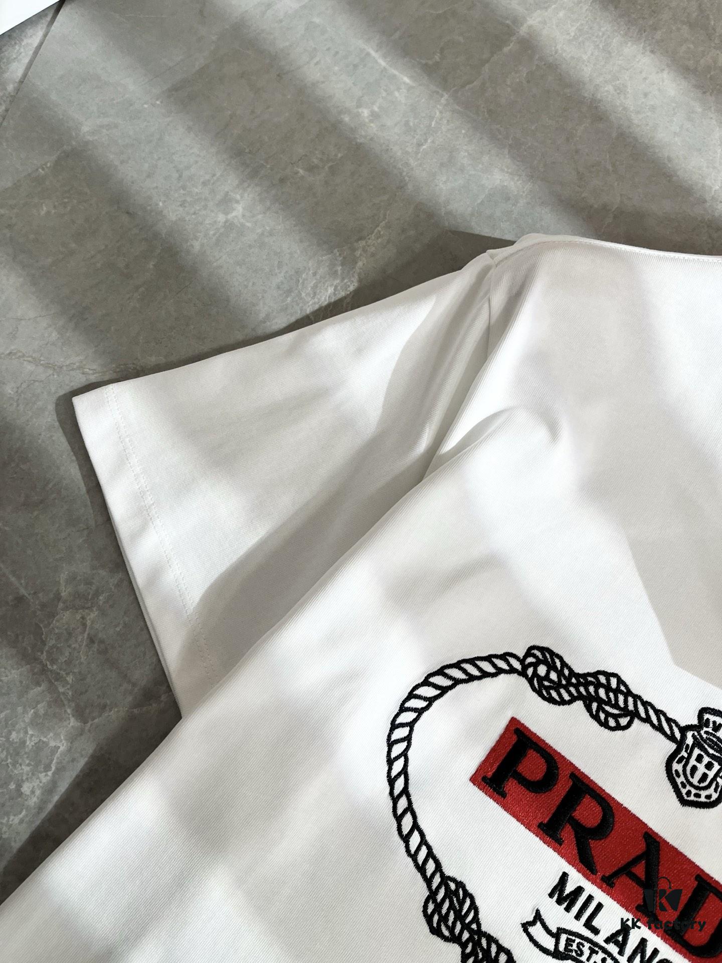 PRADA 2025 Spring/Summer New Unisex Short Sleeve T-Shirt, Exclusive Launch – Classic and Fashionable Design with Signature Logo Embroidery, Made from 100% Imported Pure Cotton