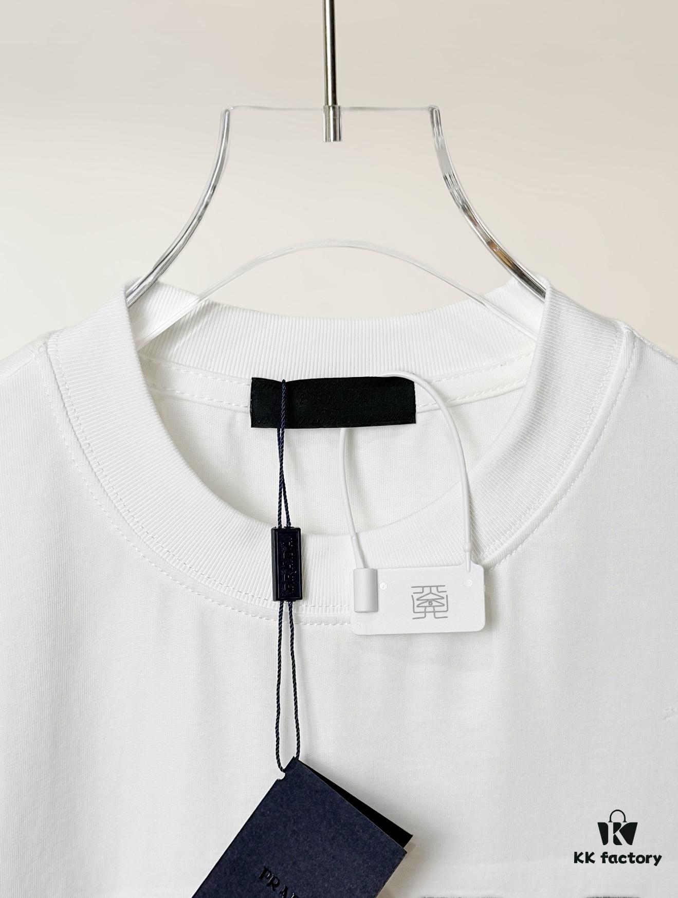 Prada High-End SS25 Spring/Summer Collection, In-Store Exclusive, Premium Channel Release, Embroidered Logo Relief Series, Crew Neck Short-Sleeve T-Shirt with Slightly Relaxed Fit