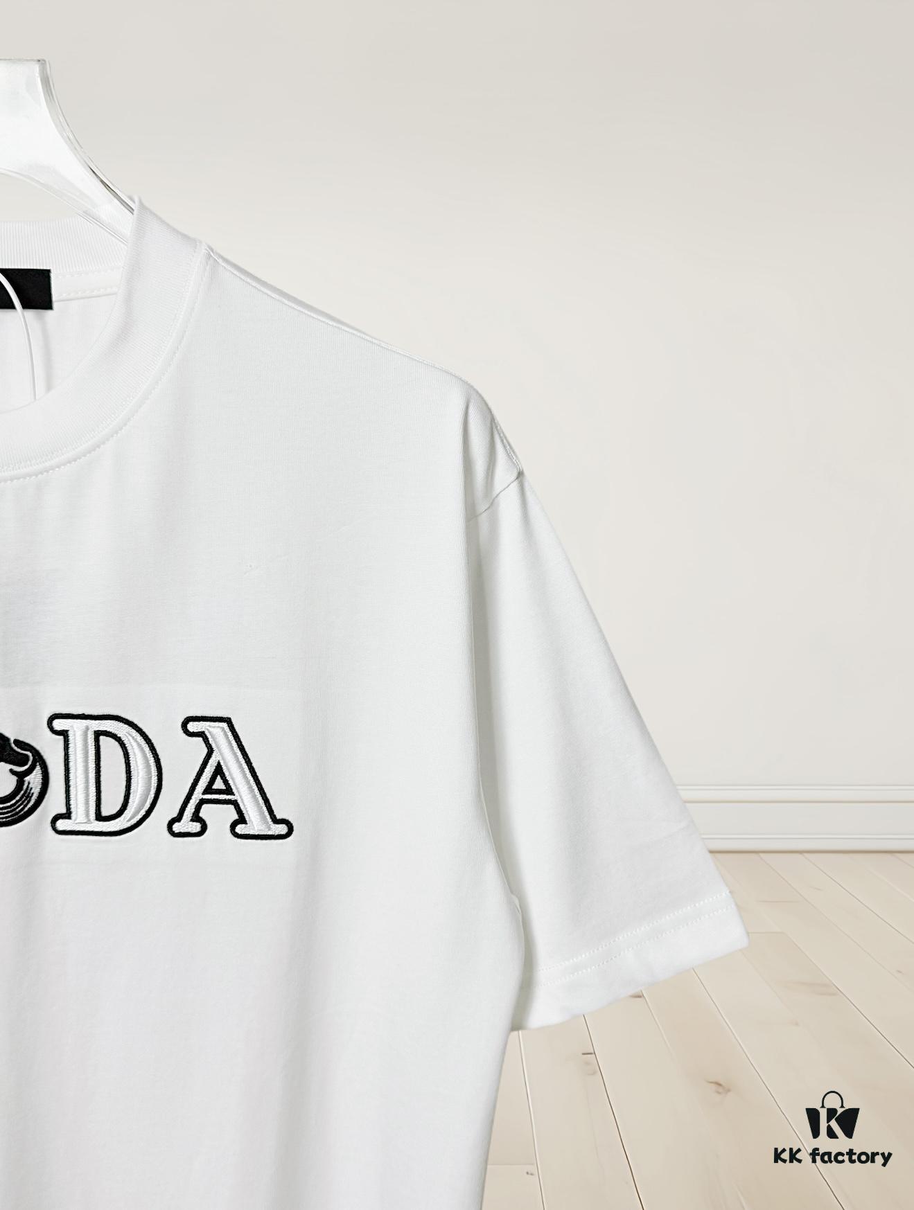 Prada High-End SS25 Spring/Summer Collection, In-Store Exclusive, Premium Channel Release, Embroidered Logo Relief Series, Crew Neck Short-Sleeve T-Shirt with Slightly Relaxed Fit