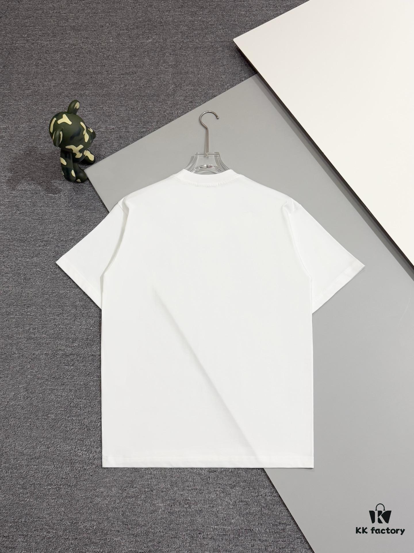 Prada High-Version SS25 Spring/Summer Collection, In-Store Exclusive, Channel Luxury Item, Embroidered Logo Relief Series, Slightly Oversized Round-Neck Short-Sleeve T-Shirt