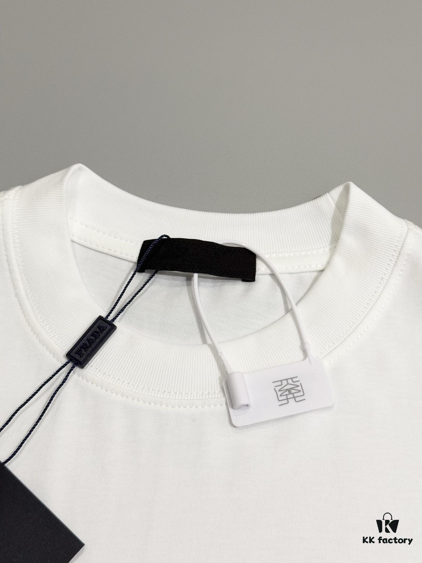 Prada High-Version SS25 Spring/Summer Collection, In-Store Exclusive, Channel Luxury Item, Embroidered Logo Relief Series, Slightly Oversized Round-Neck Short-Sleeve T-Shirt