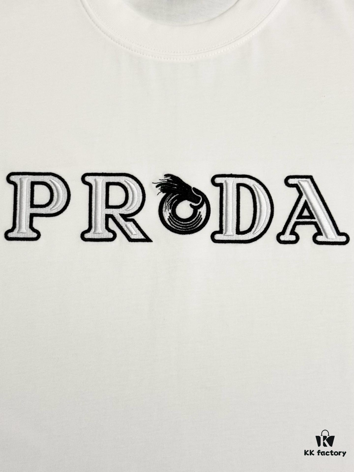 Prada High-Version SS25 Spring/Summer Collection, In-Store Exclusive, Channel Luxury Item, Embroidered Logo Relief Series, Slightly Oversized Round-Neck Short-Sleeve T-Shirt