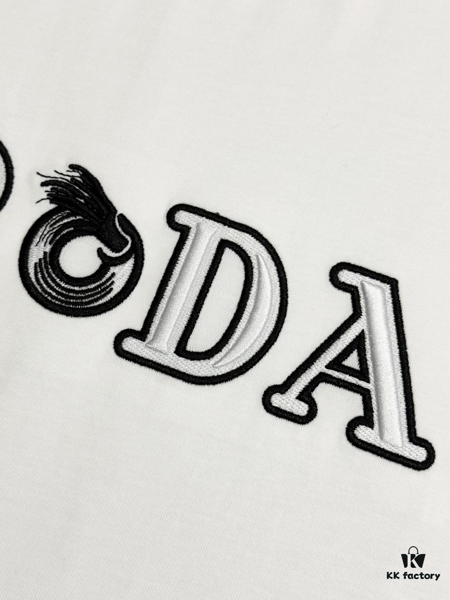 Prada High-Version SS25 Spring/Summer Collection, In-Store Exclusive, Channel Luxury Item, Embroidered Logo Relief Series, Slightly Oversized Round-Neck Short-Sleeve T-Shirt