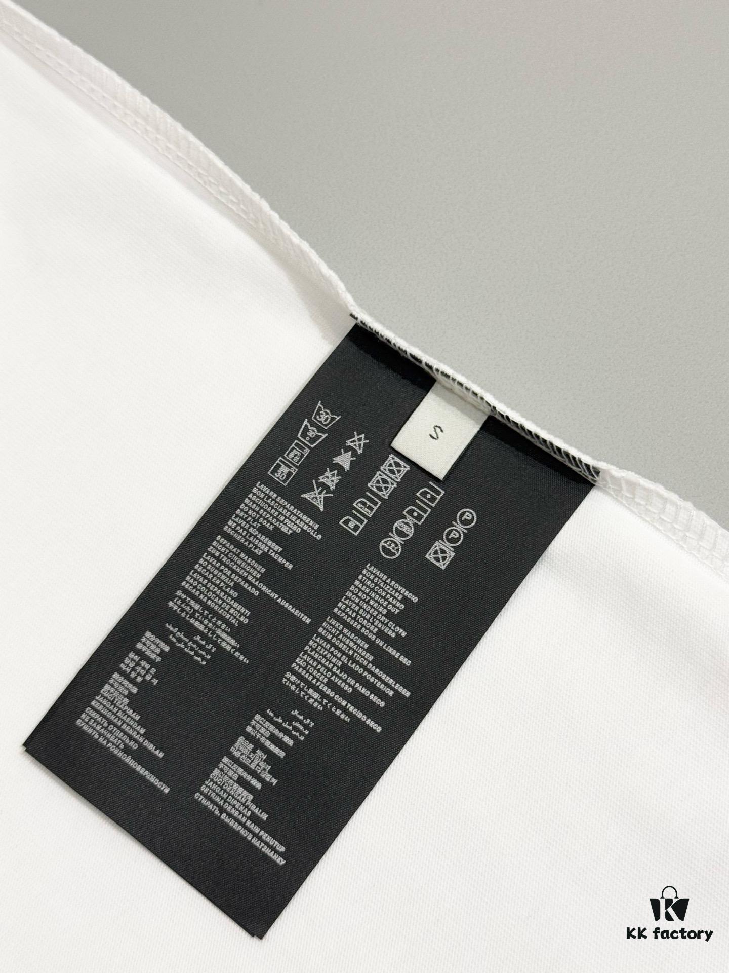 Prada High-Version SS25 Spring/Summer Collection, In-Store Exclusive, Channel Luxury Item, Embroidered Logo Relief Series, Slightly Oversized Round-Neck Short-Sleeve T-Shirt