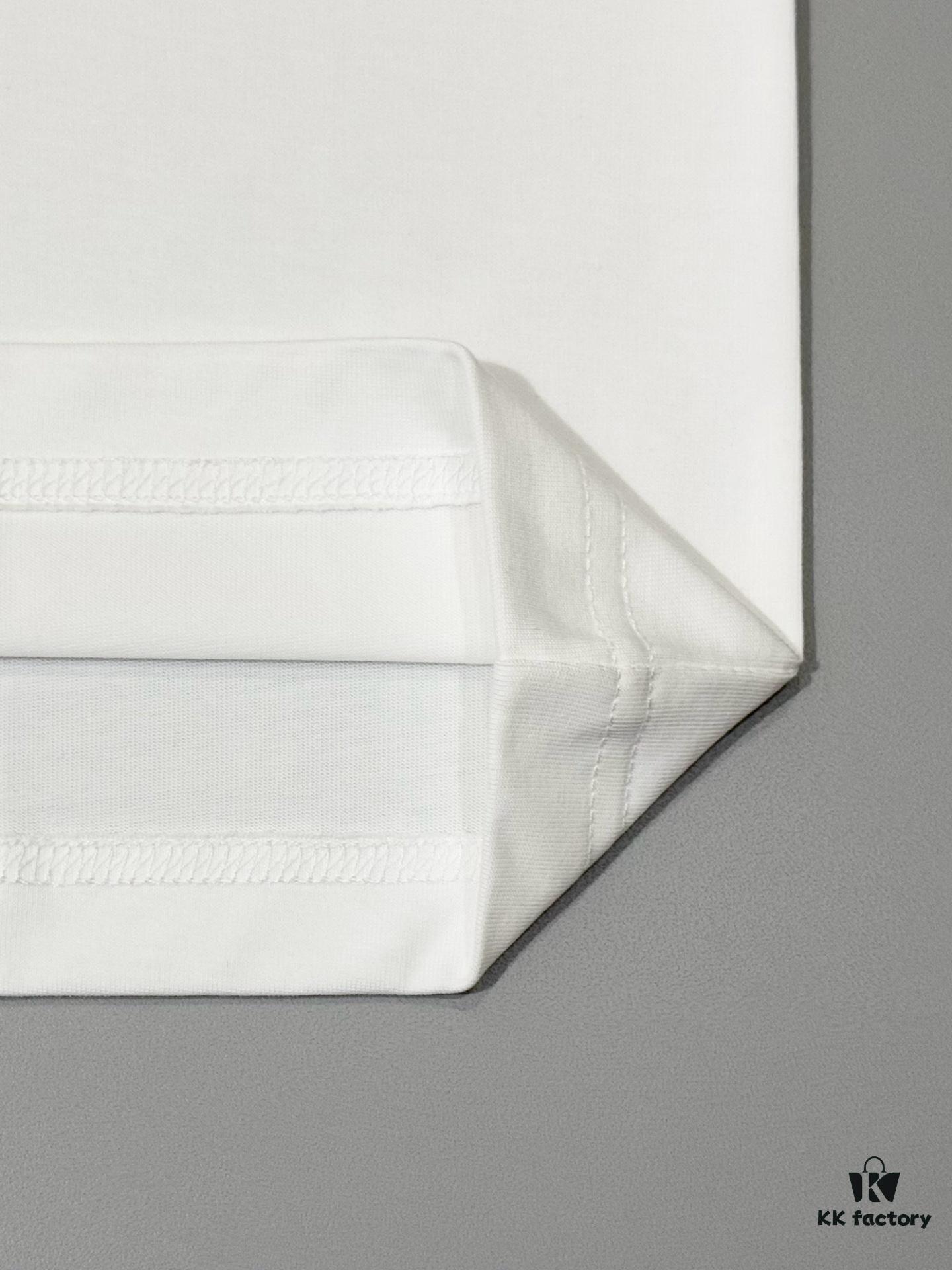 Prada High-Version SS25 Spring/Summer Collection, In-Store Exclusive, Channel Luxury Item, Embroidered Logo Relief Series, Slightly Oversized Round-Neck Short-Sleeve T-Shirt