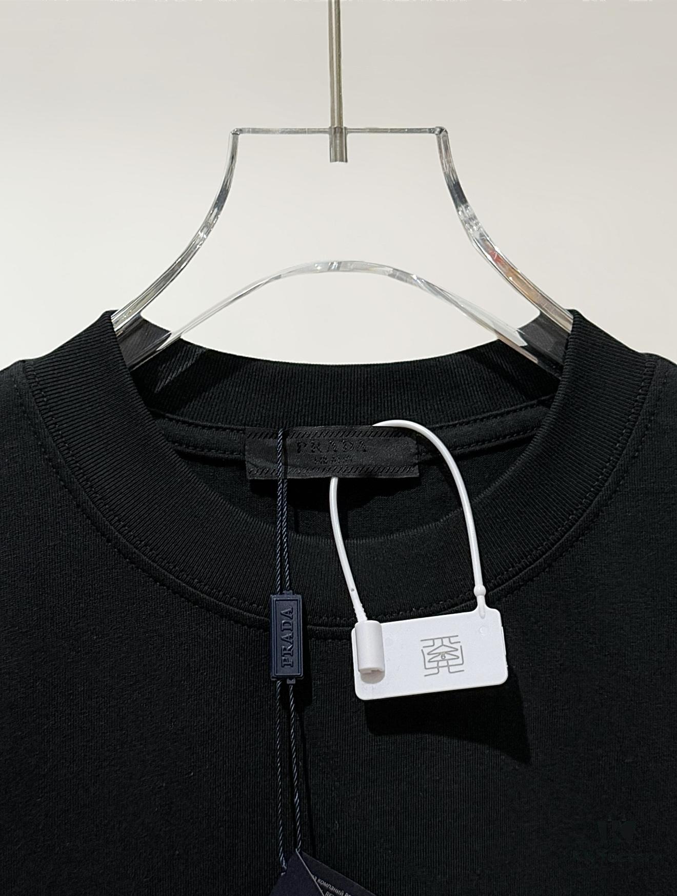 Prada High-End SS25 Spring/Summer Collection, In-Store Retail Quality, Embroidered Relief Letter Design, Crew Neck Short-Sleeve T-Shirt with Slightly Loose Fit