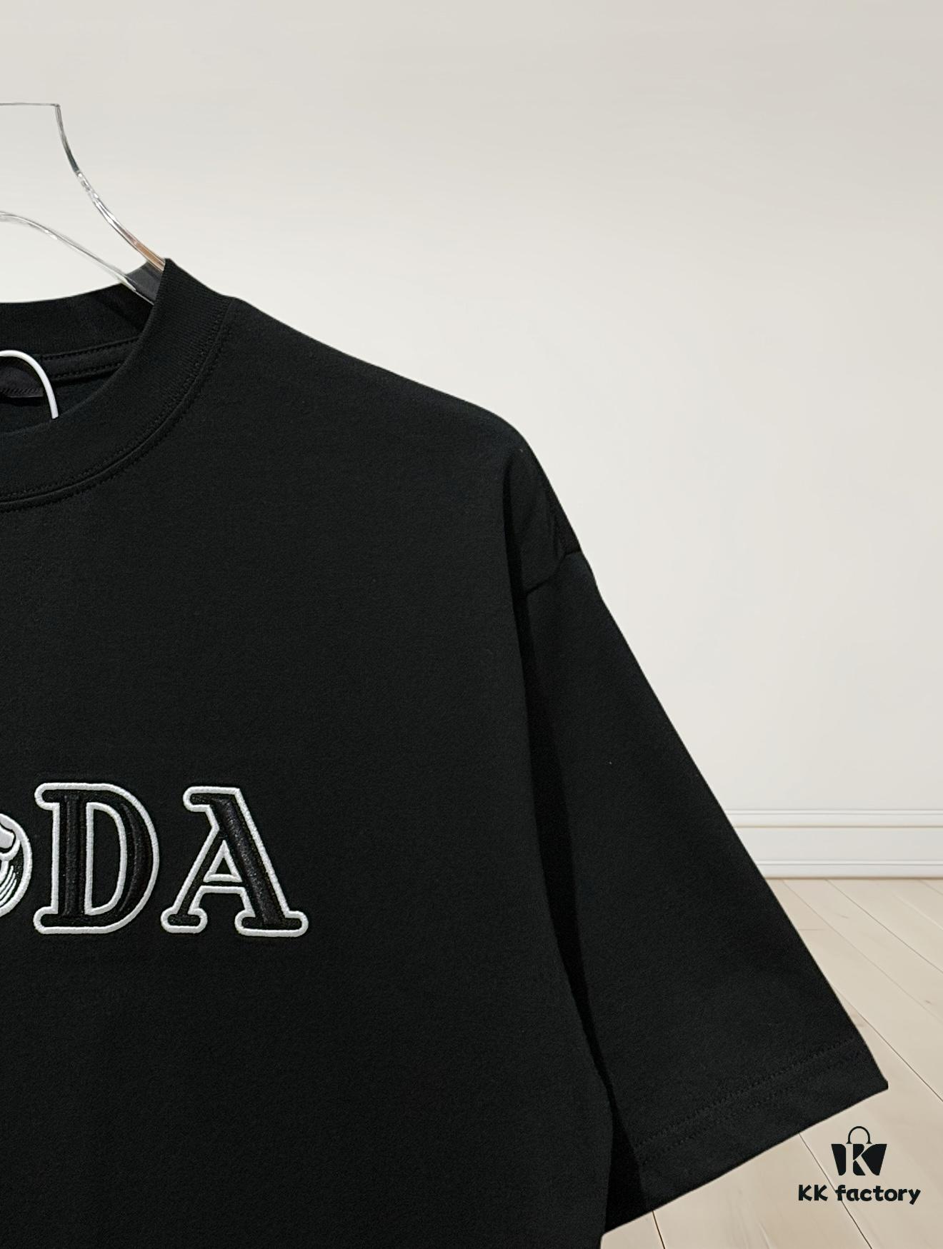 Prada High-End SS25 Spring/Summer Collection, In-Store Retail Quality, Embroidered Relief Letter Design, Crew Neck Short-Sleeve T-Shirt with Slightly Loose Fit