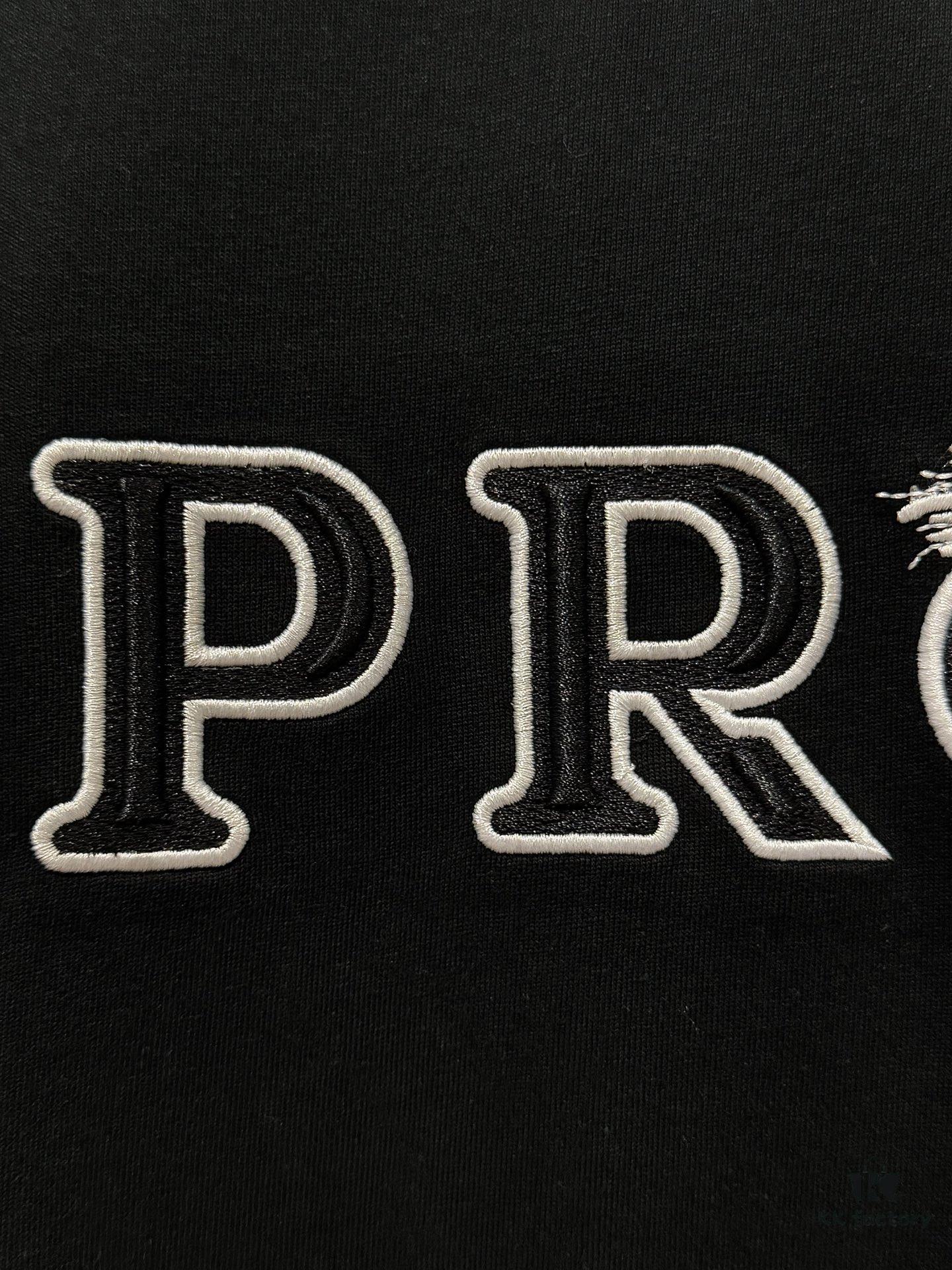 Prada High-End SS25 Spring/Summer Collection, In-Store Retail Quality, Embroidered Relief Letter Design, Crew Neck Short-Sleeve T-Shirt with Slightly Loose Fit