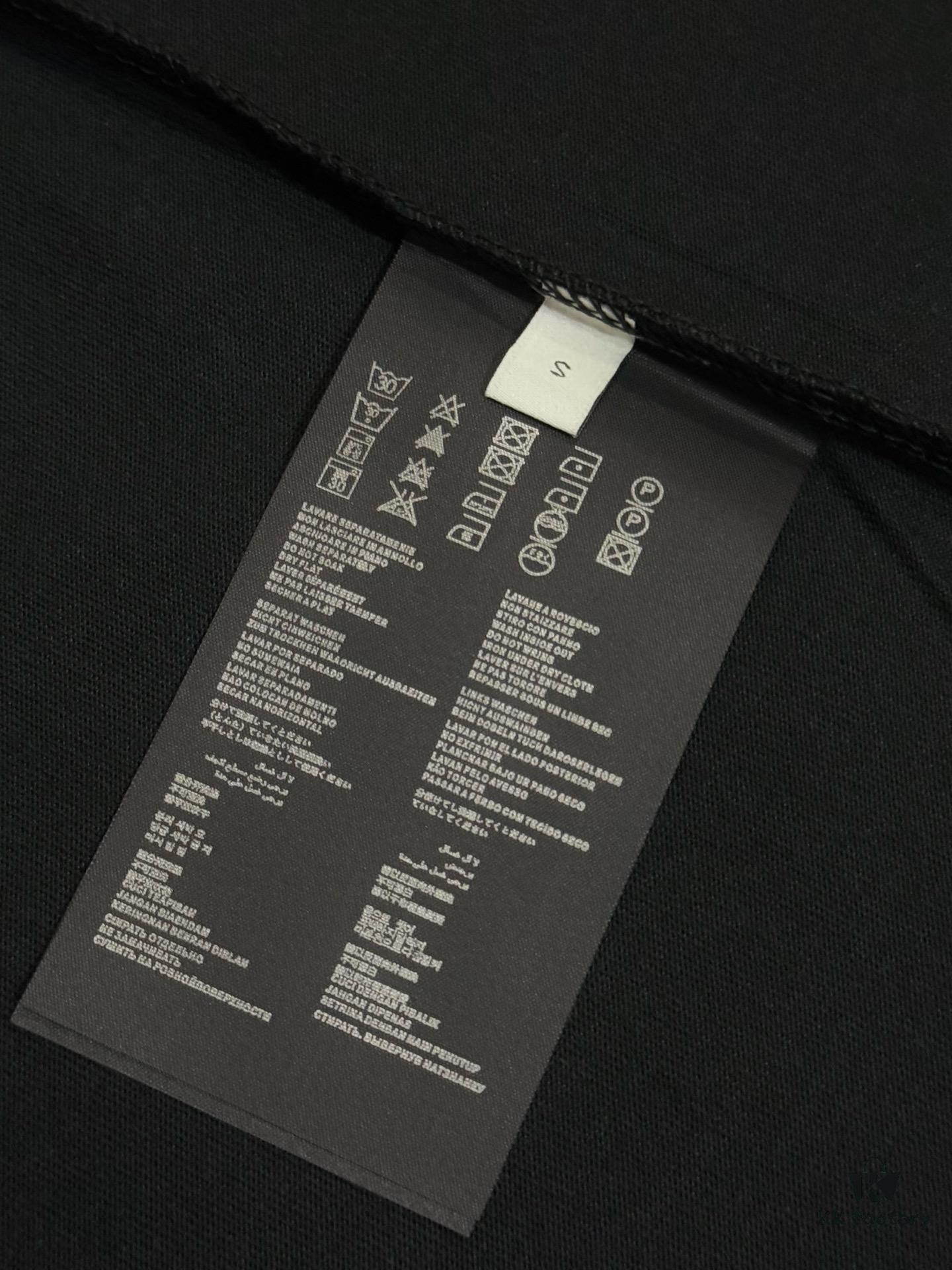 Prada High-End SS25 Spring/Summer Collection, In-Store Retail Quality, Embroidered Relief Letter Design, Crew Neck Short-Sleeve T-Shirt with Slightly Loose Fit