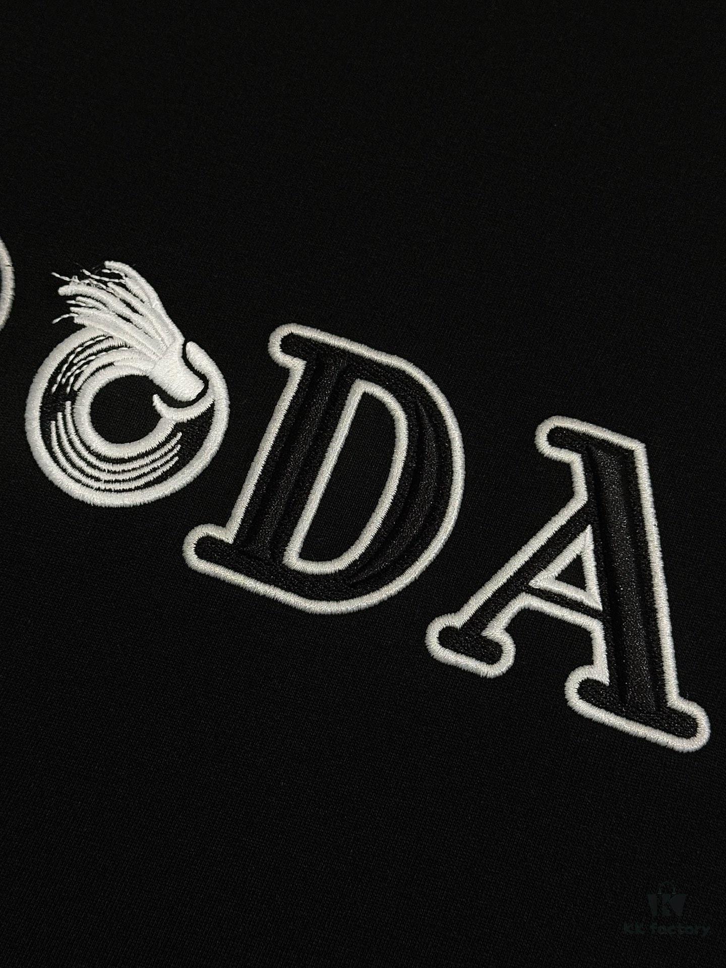 Prada High-Version SS25 Spring/Summer Collection, In-Store Stock, Premium Channel Release, Embroidered Relief Letter Design, Crew Neck Short-Sleeve T-Shirt with Slightly Relaxed Fit