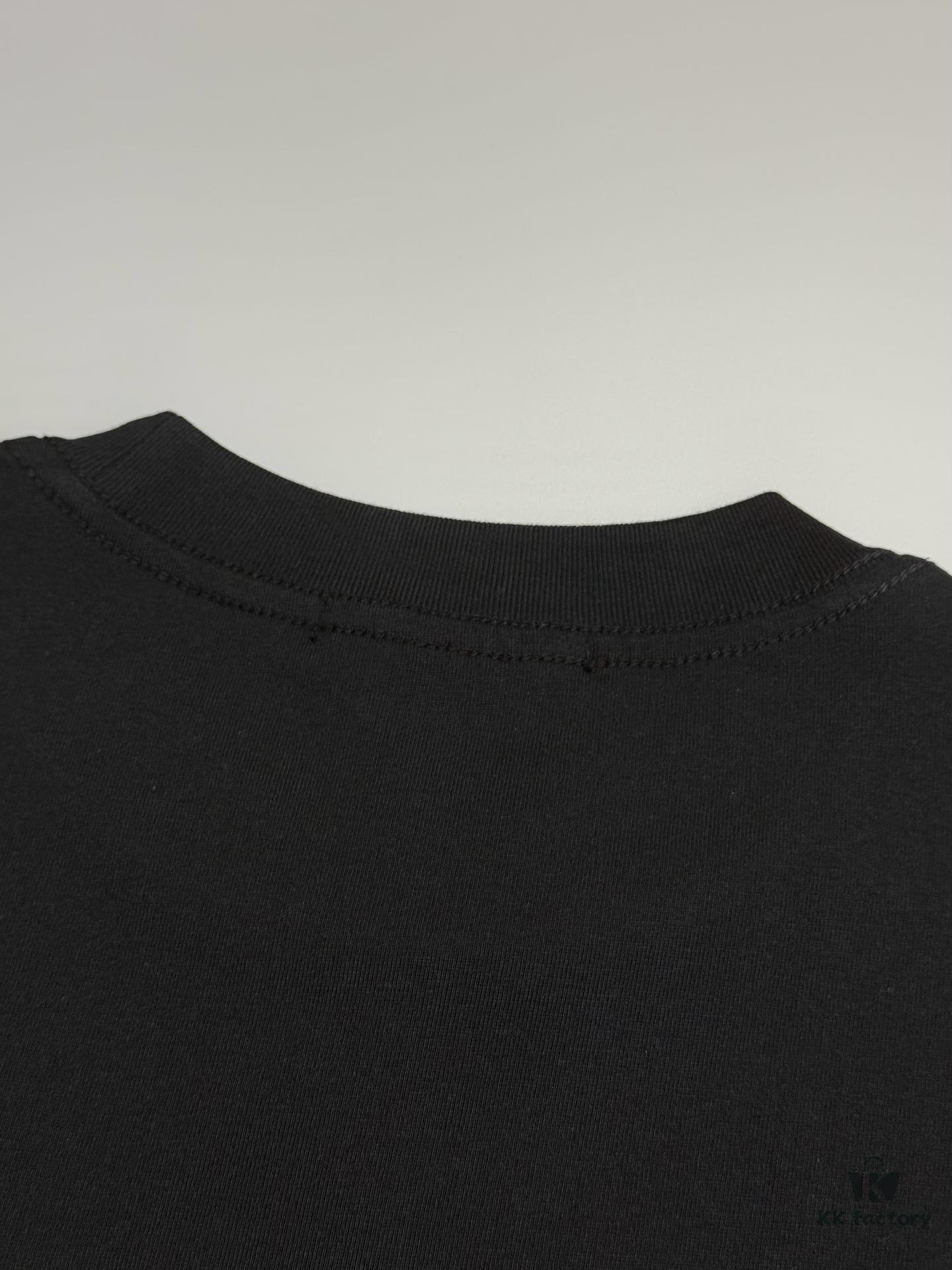 Prada High-Version SS25 Spring/Summer Collection, In-Store Stock, Premium Channel Release, Embroidered Relief Letter Design, Crew Neck Short-Sleeve T-Shirt with Slightly Relaxed Fit