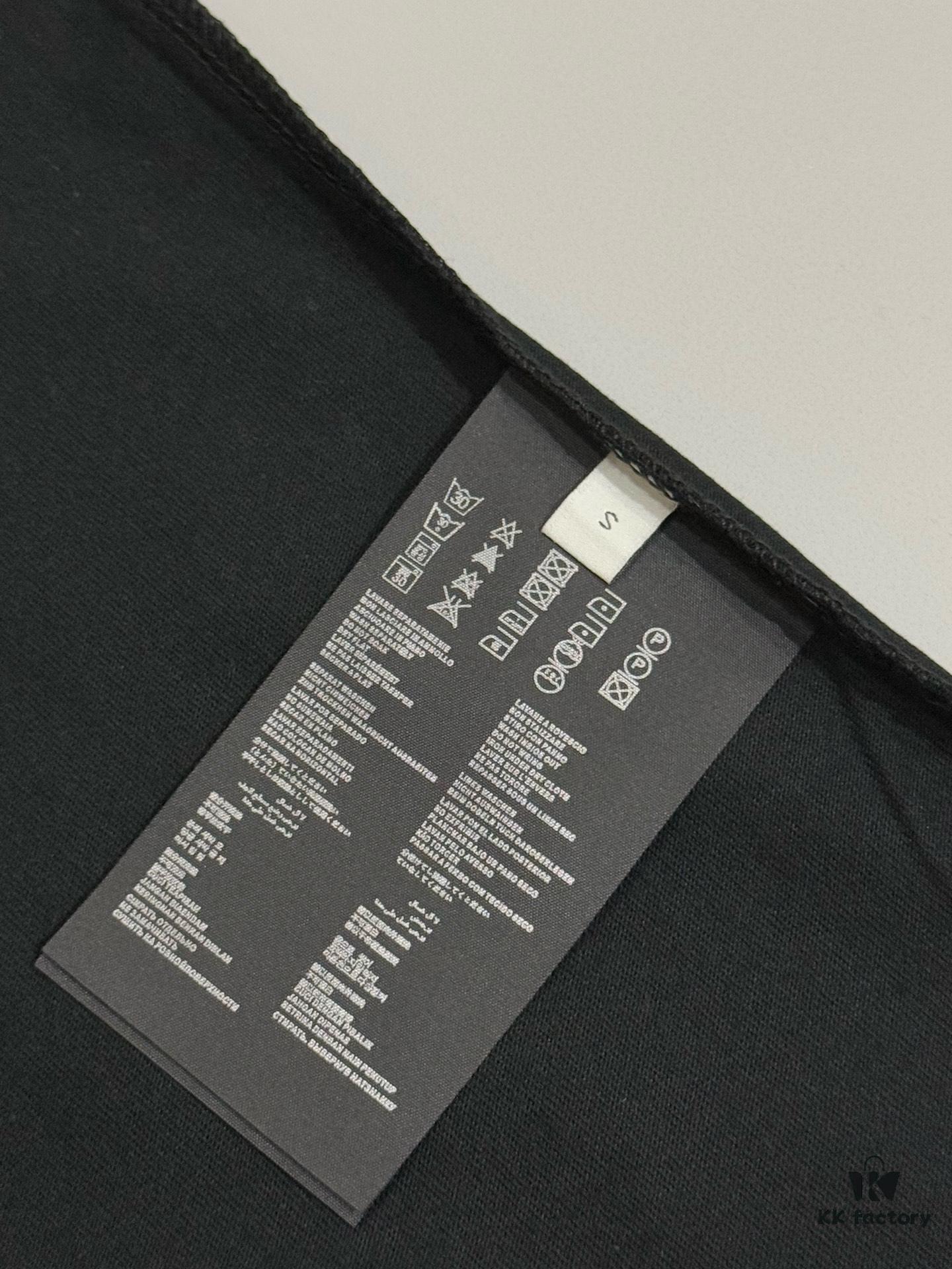 Prada High-Version SS25 Spring/Summer Collection, In-Store Stock, Premium Channel Release, Embroidered Relief Letter Design, Crew Neck Short-Sleeve T-Shirt with Slightly Relaxed Fit