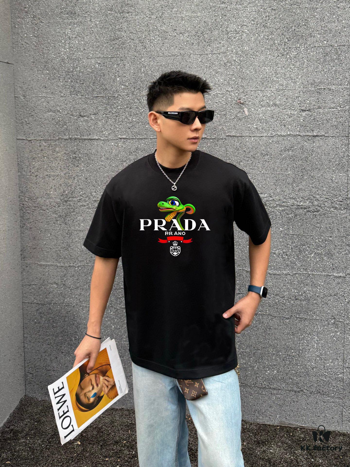 PRADA*Prada* Loose Fit Printed Logo Design Spring Summer New Round Neck Fashion Short Sleeve T-Shirt, Soft and Comfortable Unisex Wear, Versatile Casual Essential
