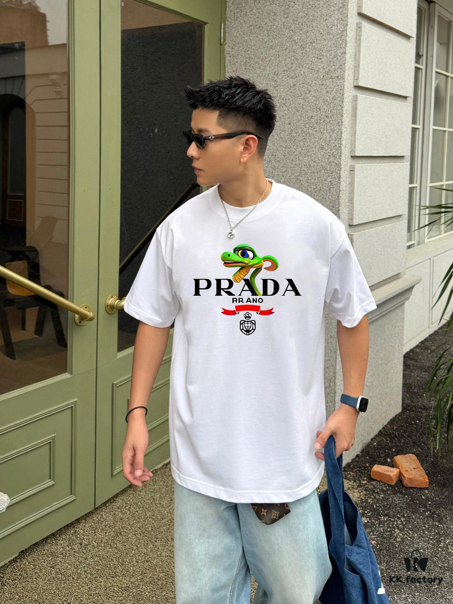 PRADA*Prada* Loose Fit Printed Logo Design Spring Summer New Fashion Crew Neck Short Sleeve T-Shirt, Soft and Comfortable Unisex Wear, Versatile Casual Essential