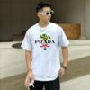 PRADA*Prada* Loose Fit Printed Logo Design Spring Summer New Fashion Crew Neck Short Sleeve T-Shirt, Soft and Comfortable Unisex Wear, Versatile Casual Essential