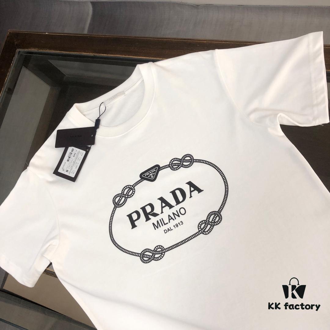 PRADA 25SS Summer New Arrival Crew Neck Short Sleeve T-Shirt! 270g Premium Heavyweight Cotton Fabric with Excellent Hand Feel and Texture, Slim Fit Tailoring for a Clean and Sharp Look, Exquisite Stitching, Great Silhouette, Highly Breathable, Stylish and Versatile for All Ages – Essential Wardrobe Piece for Men