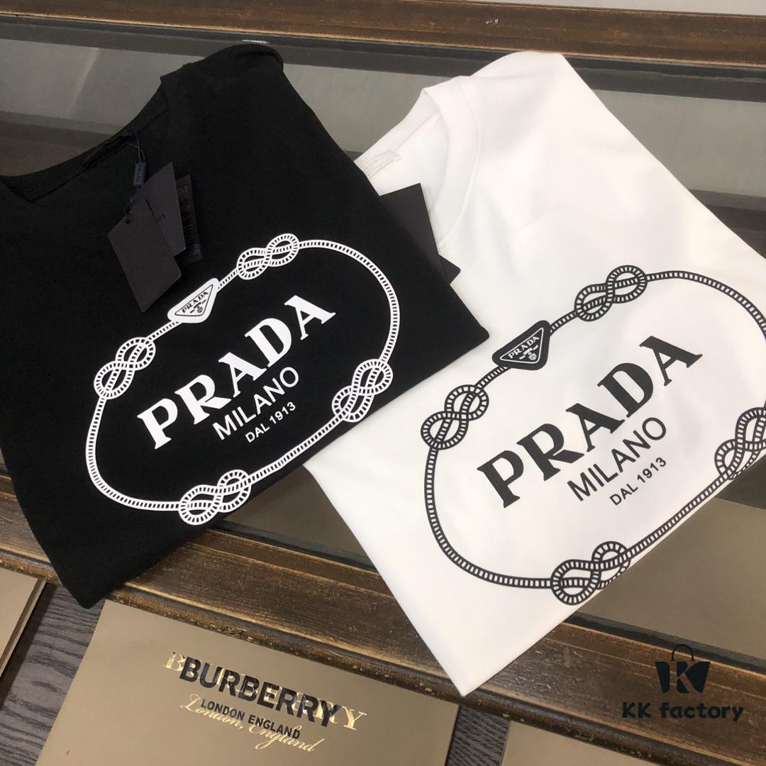 PRADA 25SS Summer New Arrival Round Neck Short-Sleeve T-Shirt! 270g Heavyweight Premium Cotton Fabric with Perfect Texture and Hand Feel, Slim Tailored Design with Clean Lines, Exquisite Stitching, Excellent Fit and Superior Breathability, Stylish and Versatile for All Ages – Essential Wardrobe Piece for Men