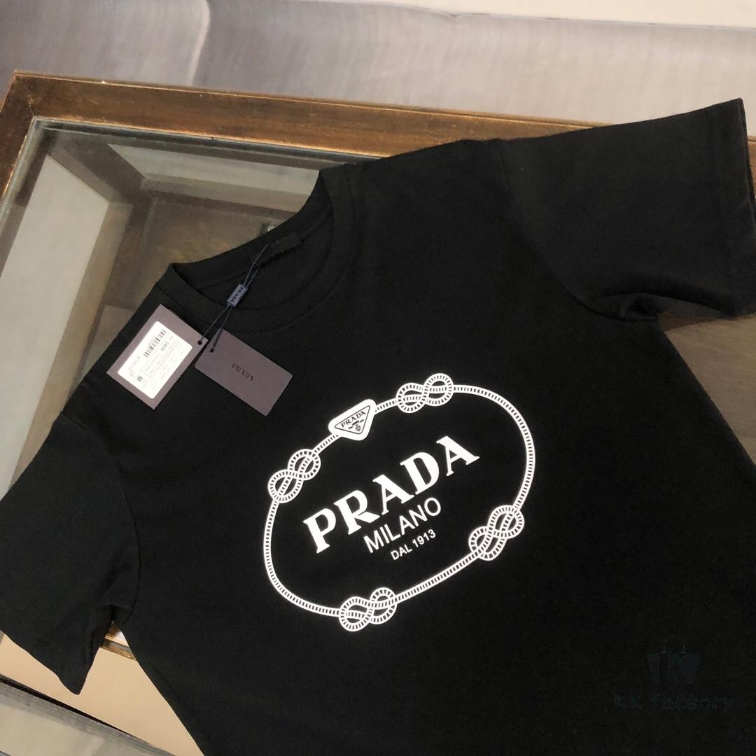 PRADA 25SS Summer New Arrival Round Neck Short-Sleeve T-Shirt! 270g Heavyweight Premium Cotton Fabric with Perfect Texture and Hand Feel, Slim Tailored Design with Clean Lines, Exquisite Stitching, Excellent Fit and Superior Breathability, Stylish and Versatile for All Ages – Essential Wardrobe Piece for Men