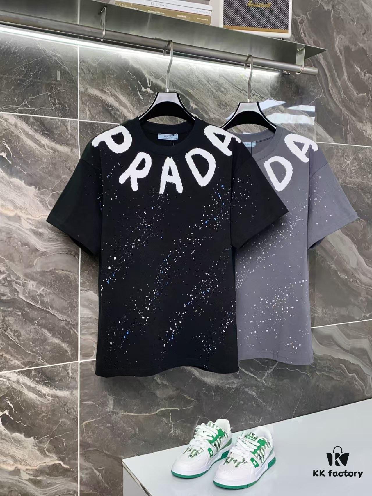 25ss PRADA Hand-Painted Logo T-Shirt Inspired by 80s Retro Style