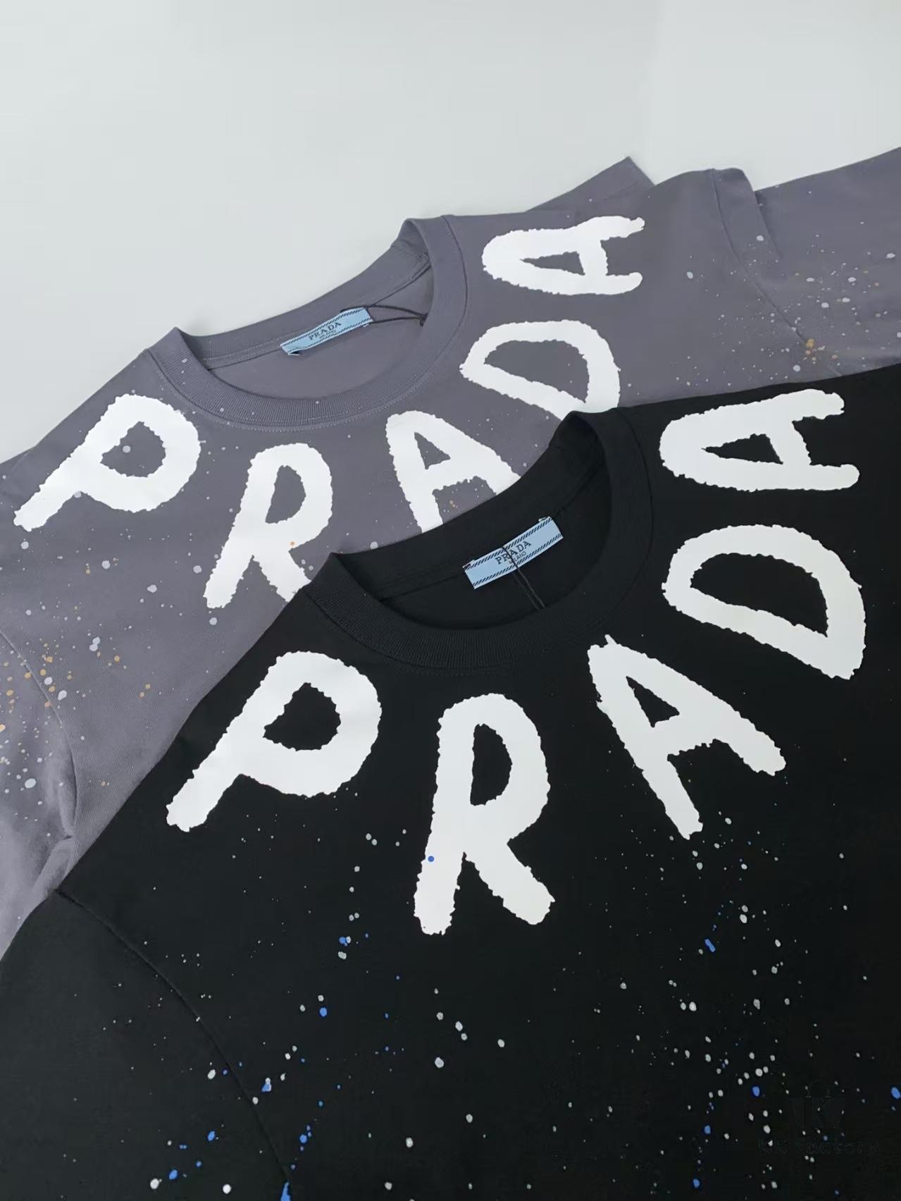25ss PRADA Hand-Painted Logo T-Shirt Inspired by 80s Retro Style