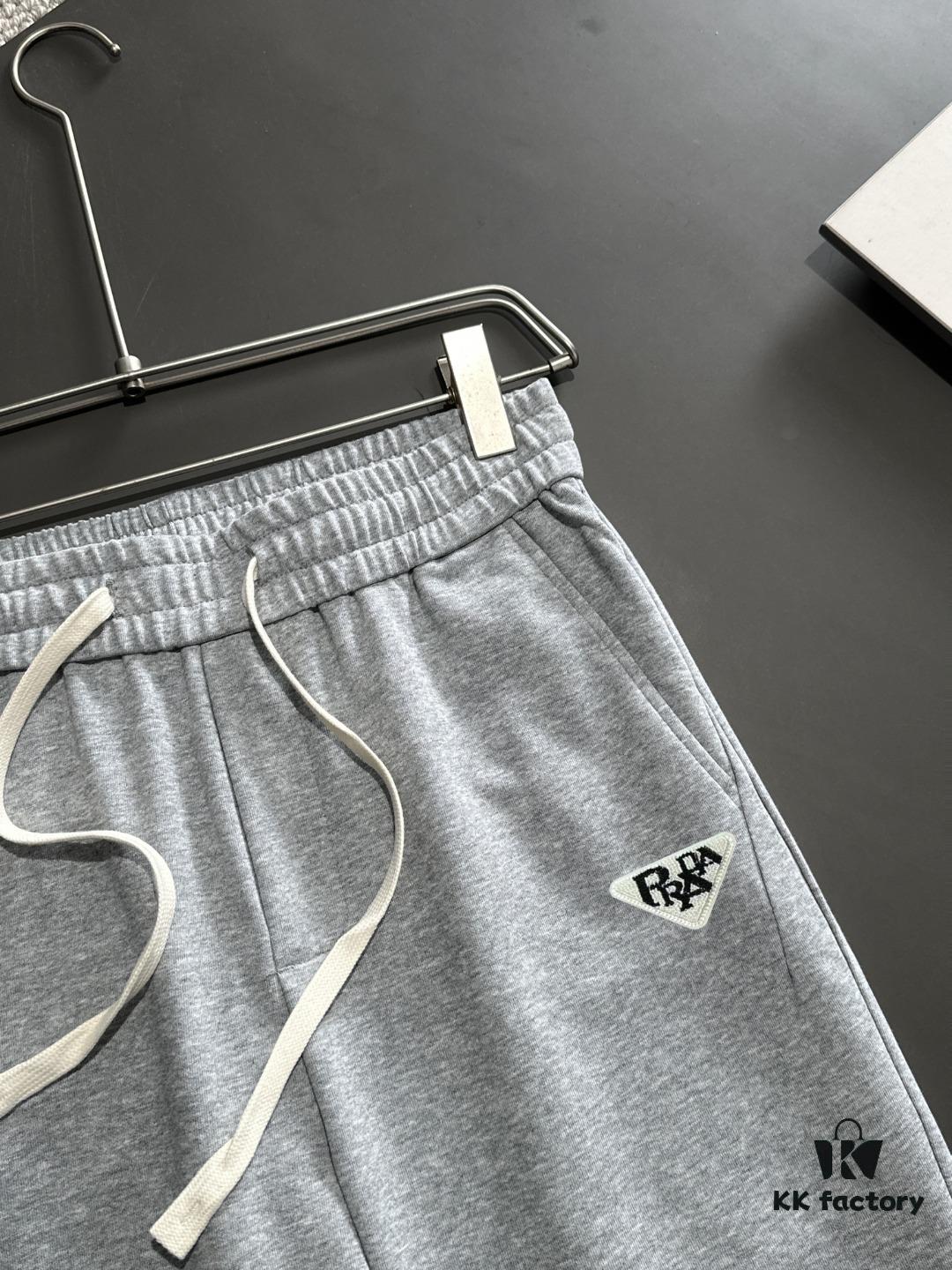 Prada 2025 Spring/Summer New Elastic Waist Casual Trousers, Lightweight Custom Fabric from Boutique, Highly Breathable and Comfortable, Exquisite Details, Brand-Inspired Design Concept Reflecting High Quality, Soft and Delicate Touch, Leisure Cut with Excellent Fit