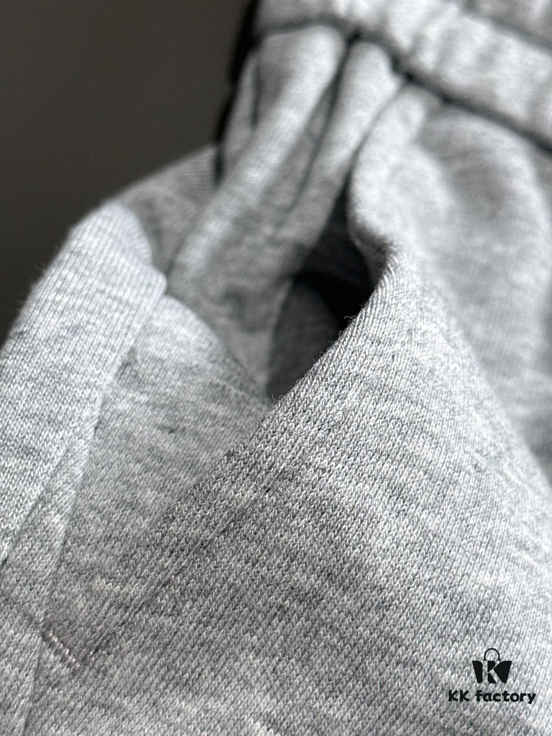 Prada 2025 Spring/Summer New Elastic Waist Casual Trousers, Lightweight Custom Fabric from Boutique, Highly Breathable and Comfortable, Exquisite Details, Brand-Inspired Design Concept Reflecting High Quality, Soft and Delicate Touch, Leisure Cut with Excellent Fit