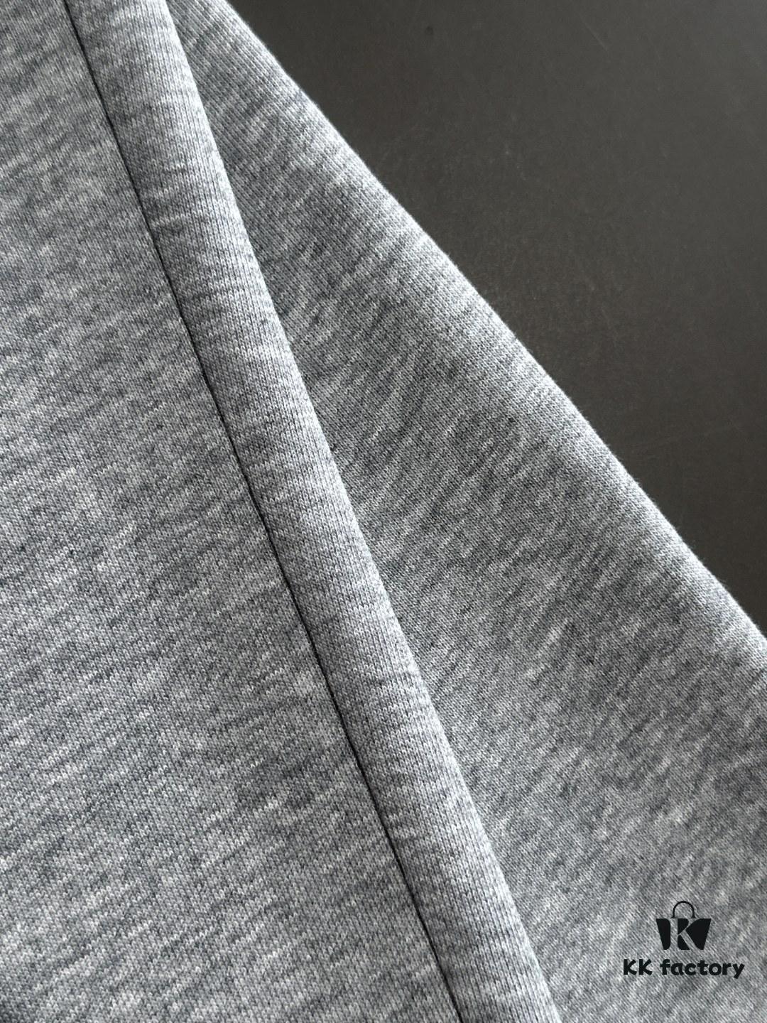 Prada 2025 Spring/Summer New Elastic Waist Casual Trousers, Lightweight Custom Fabric from Boutique, Highly Breathable and Comfortable, Exquisite Details, Brand-Inspired Design Concept Reflecting High Quality, Soft and Delicate Touch, Leisure Cut with Excellent Fit