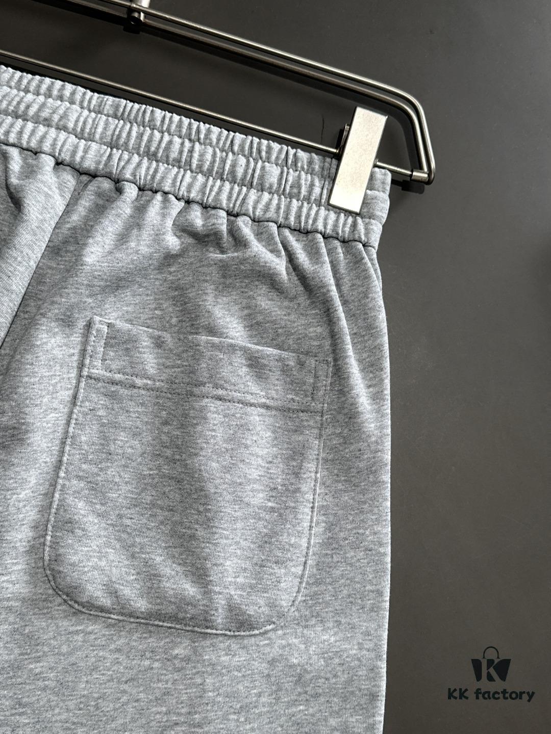Prada 2025 Spring/Summer New Elastic Waist Casual Trousers, Lightweight Custom Fabric from Boutique, Highly Breathable and Comfortable, Exquisite Details, Brand-Inspired Design Concept Reflecting High Quality, Soft and Delicate Touch, Leisure Cut with Excellent Fit
