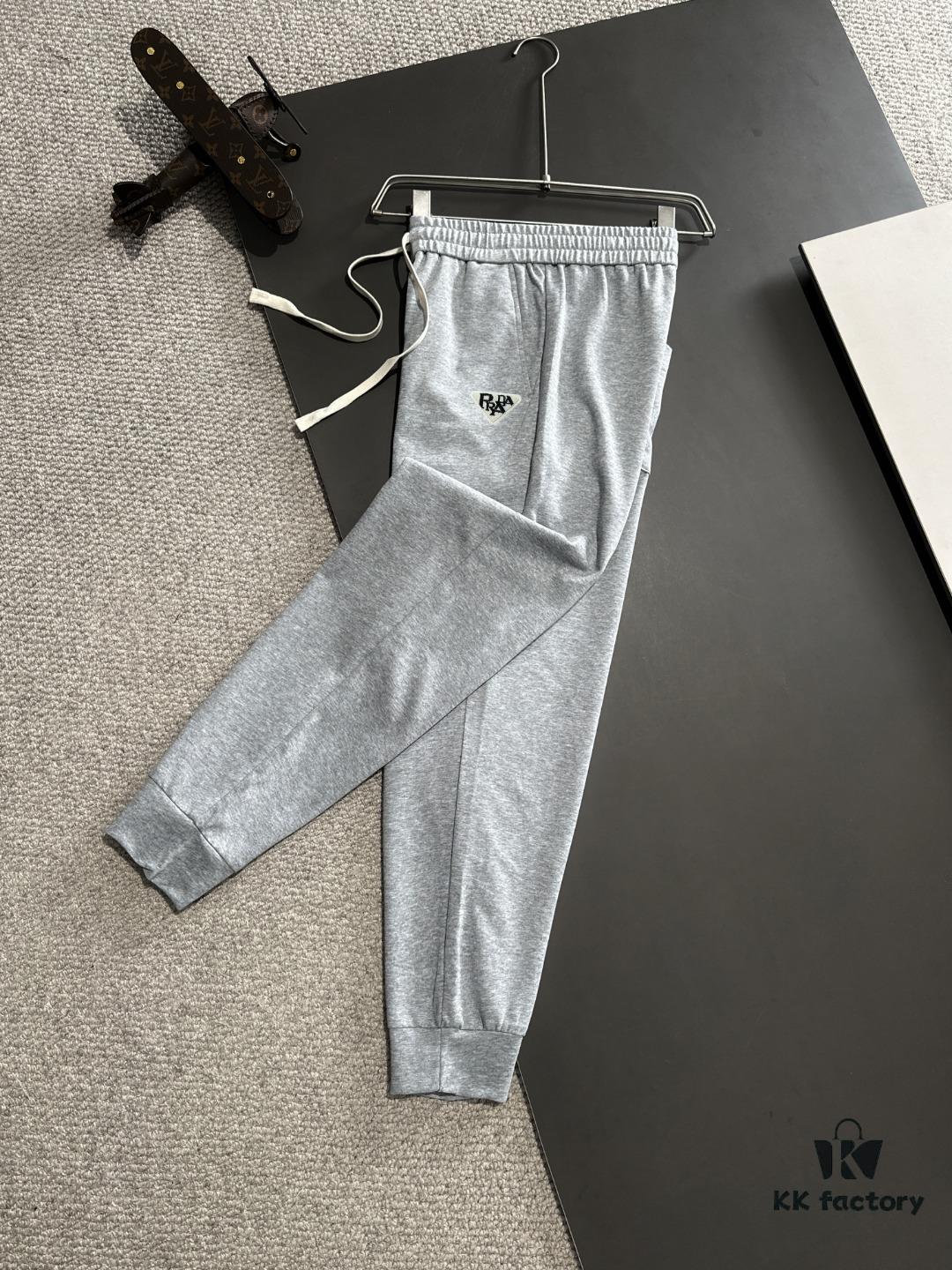 Prada 2025 Spring/Summer New Elastic Waist Casual Trousers, Lightweight Custom Fabric from Boutique, Highly Breathable and Comfortable, Exquisite Details, Brand-Inspired Design Concept Reflecting High Quality, Soft and Delicate Touch, Leisure Cut with Excellent Fit