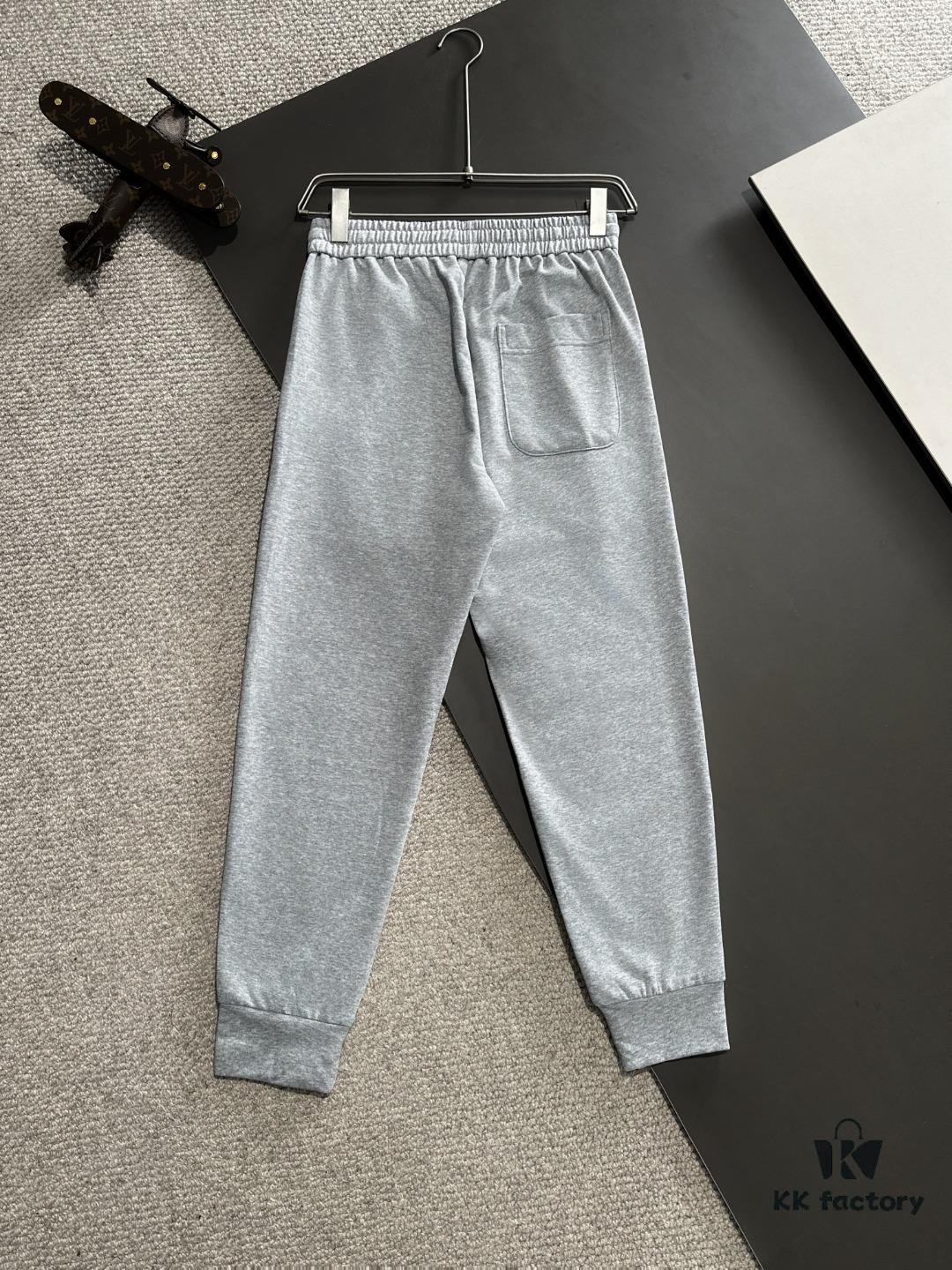 Prada 2025 Spring/Summer New Elastic Waist Casual Trousers, Lightweight Custom Fabric from Boutique, Highly Breathable and Comfortable, Exquisite Details, Brand-Inspired Design Concept Reflecting High Quality, Soft and Delicate Touch, Leisure Cut with Excellent Fit