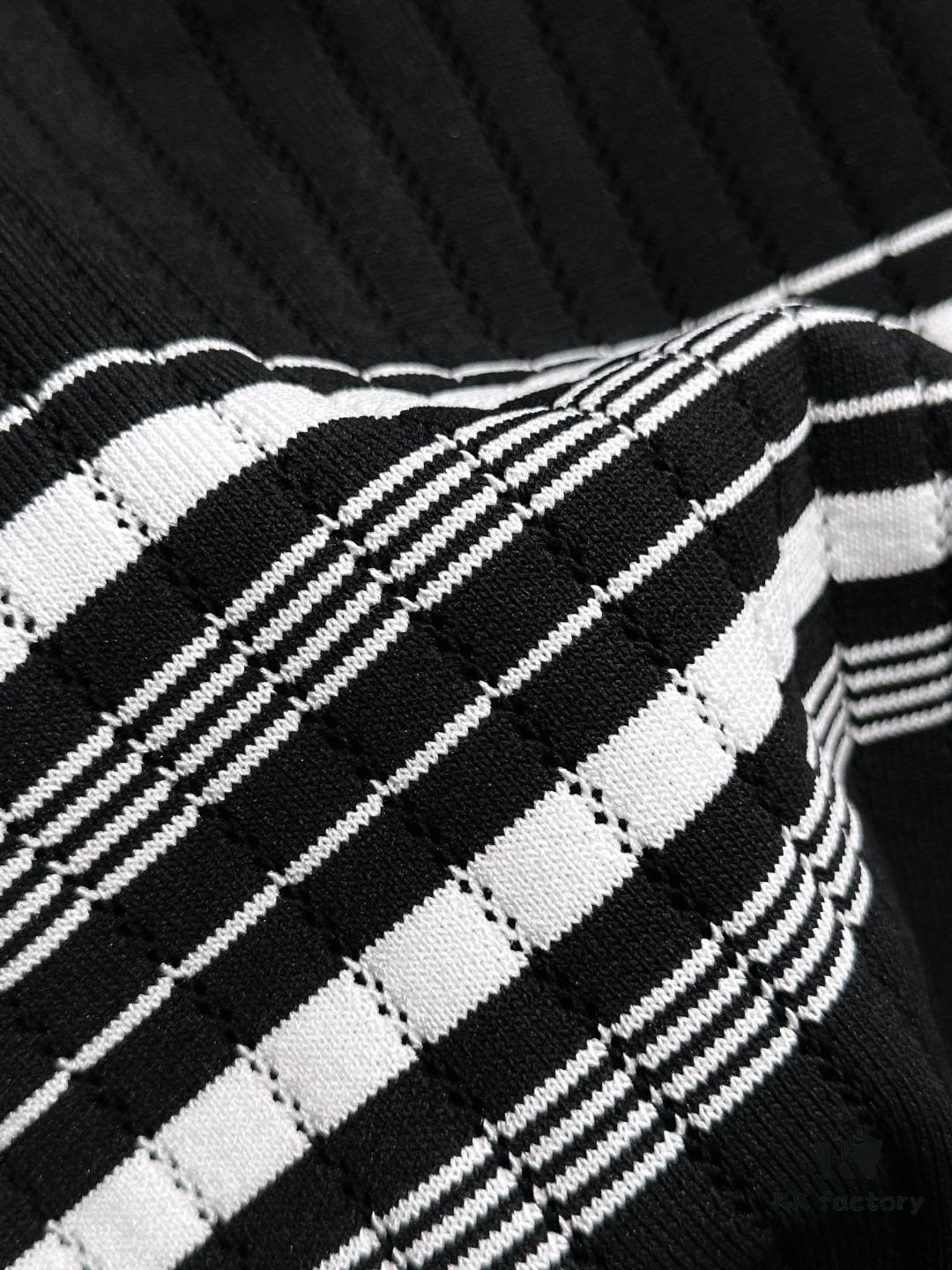 High-Quality Prada 2025 Men's New Crew Neck Short-Sleeve T-Shirt