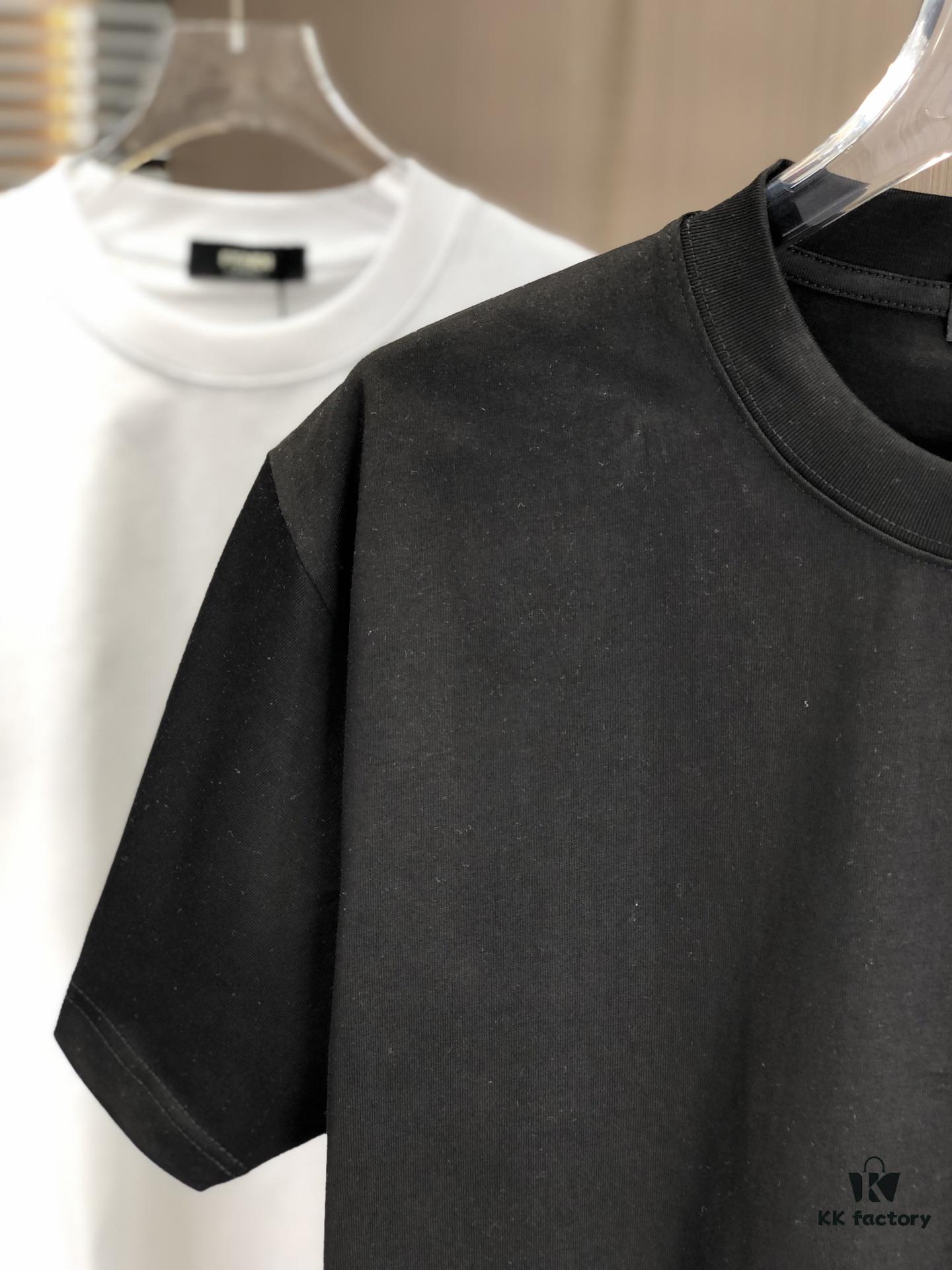 FENDI Fendi 2025 Spring/Summer New Arrival Round Neck Short Sleeve T-Shirt with Hand-Painted Front and Back Print, Made from 320g Double-Yarn Combed Cotton, Slightly Loose Fit, Soft and Substantial Fabric, Unisex Design