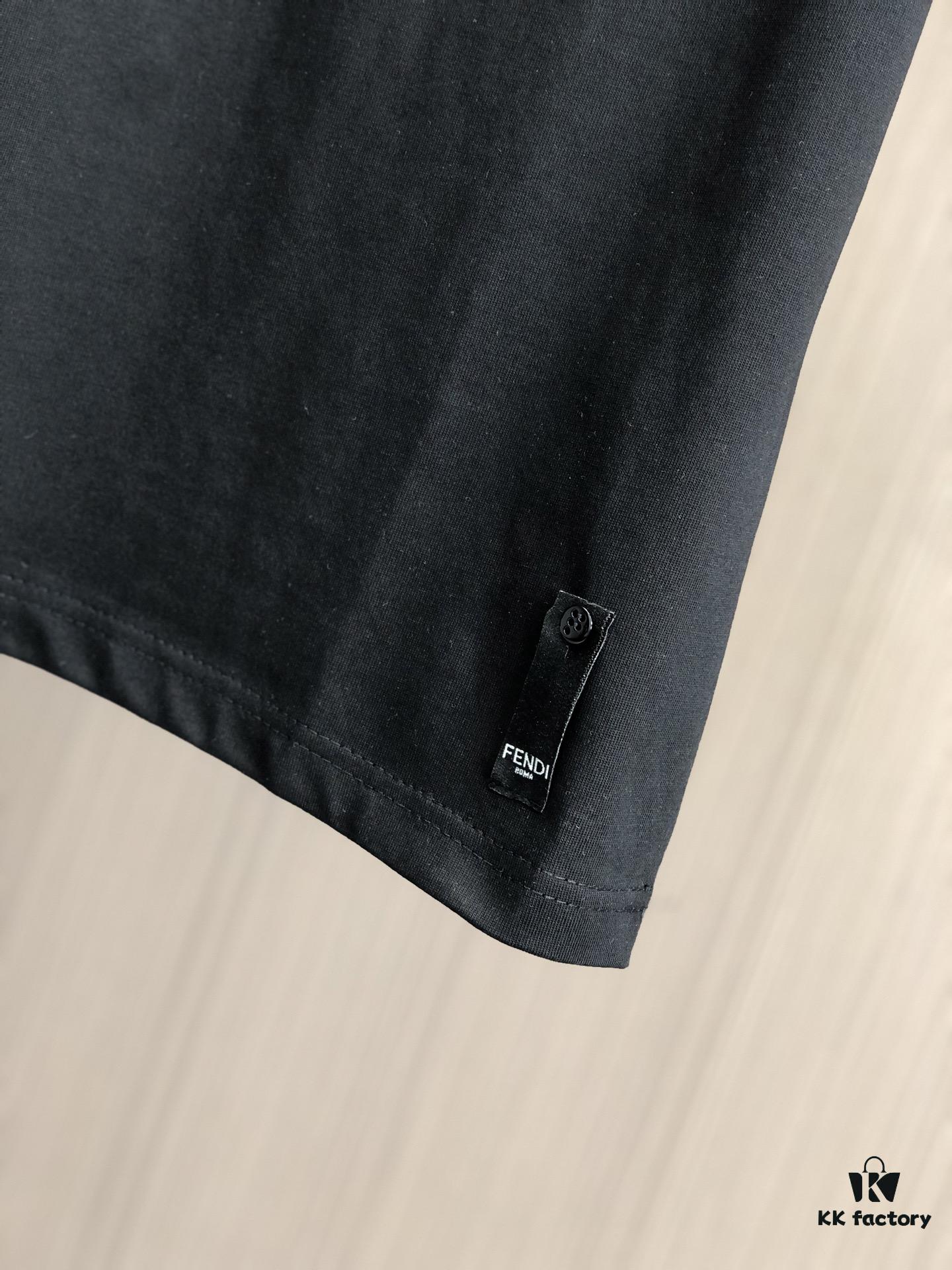 FENDI Fendi 2025 Spring/Summer New Arrival Round Neck Short Sleeve T-Shirt with Hand-Painted Front and Back Print, Made from 320g Double-Yarn Combed Cotton, Slightly Loose Fit, Soft and Substantial Fabric, Unisex Design