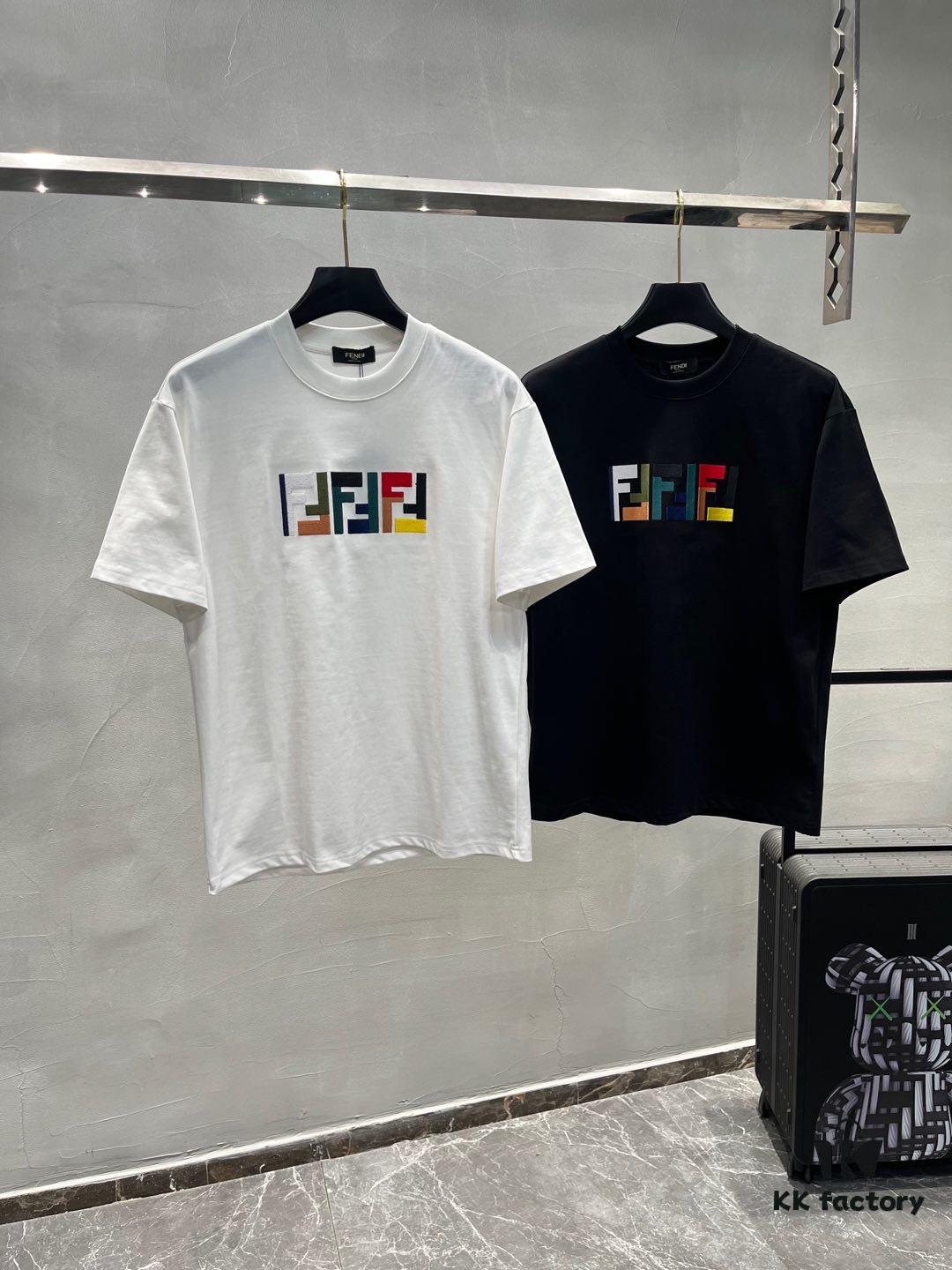 FENDI 25SS New Arrival Round Neck T-Shirt! Must-Have for Trendsetters! Custom Colorful Embroidered Logo on Chest. Classic Colors, Stylish and Fashionable. Youthful and Energetic Overall Look! Made from 280g High-Quality Cotton, Exceptionally Comfortable to Wear and Touch, with Delicate and Premium Texture.